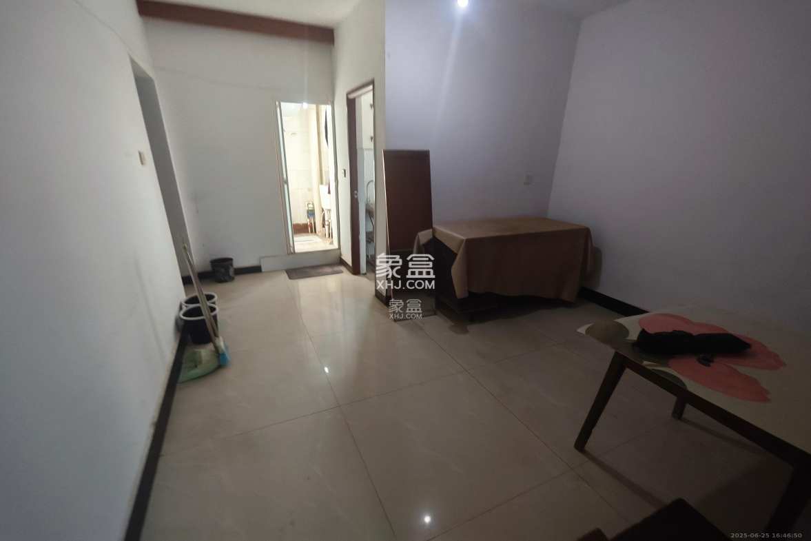 黄泥岭社区  1室1厅1卫    1000.0元/月 黄泥岭社区  1室1厅1卫    1000.0元/月室内图1