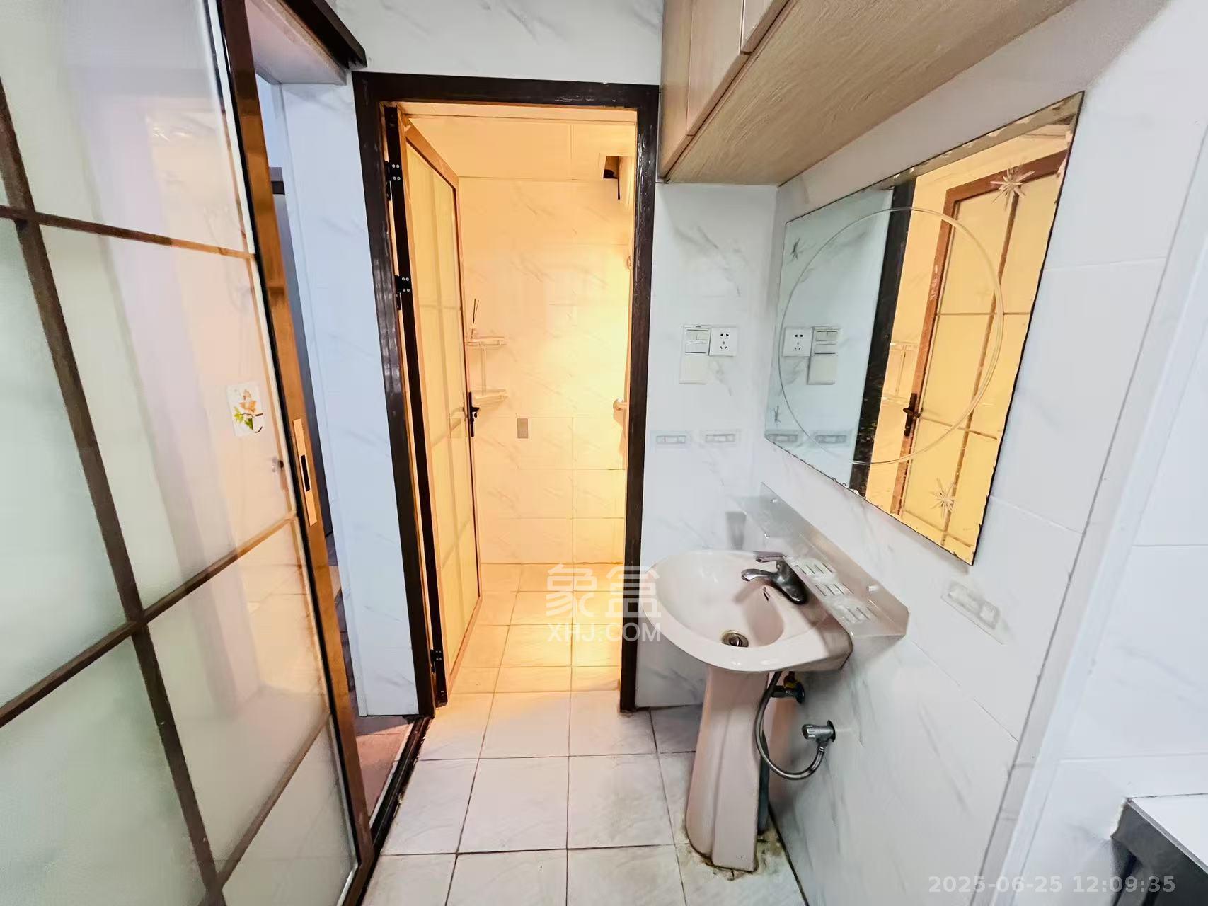 工商所宿舍(上碧湘街30号) 2室1厅1卫 2300.0元/月 工商所宿舍(上碧湘街30号) 2室1厅1卫 2300.0元/月室内图