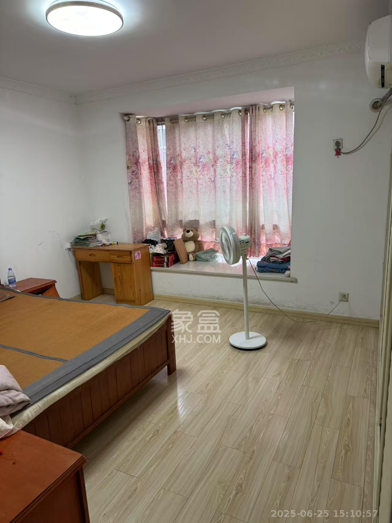 枫华府第  3室2厅2卫    1800.0元/月室内图