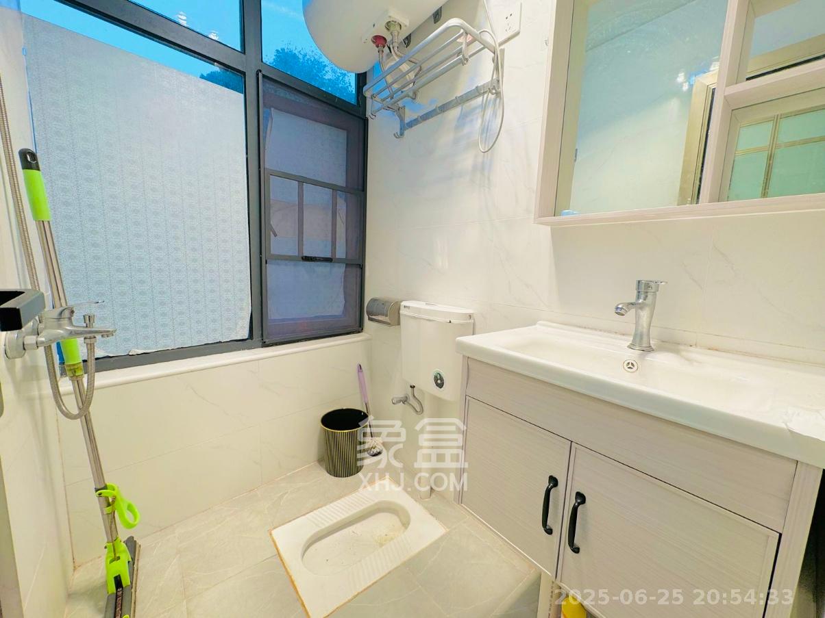 裕天国际商汇中心 1室0厅1卫 1300.0元/月 裕天国际商汇中心 1室0厅1卫 1300.0元/月室内图