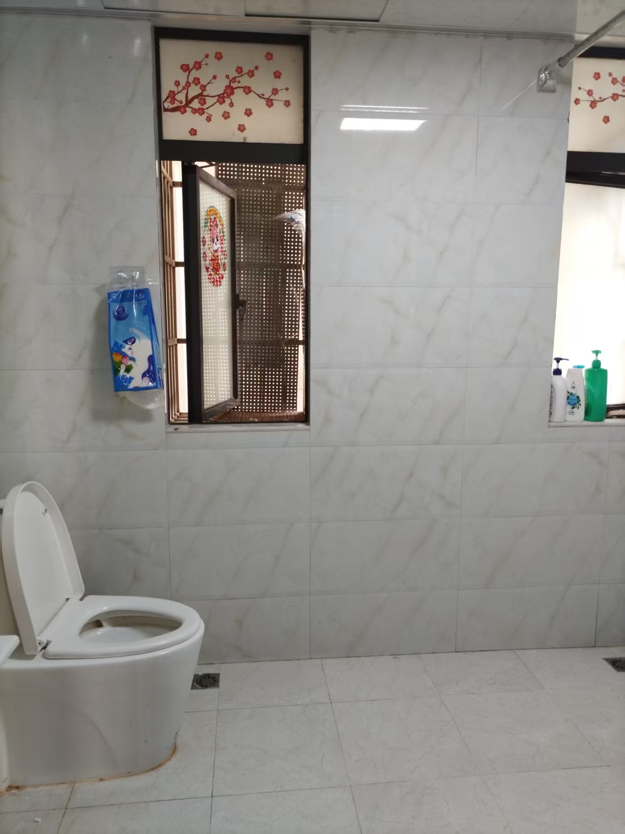 新世界花园三期 3室2厅1卫 2800.0元/月 新世界花园三期 3室2厅1卫 2800.0元/月室内图