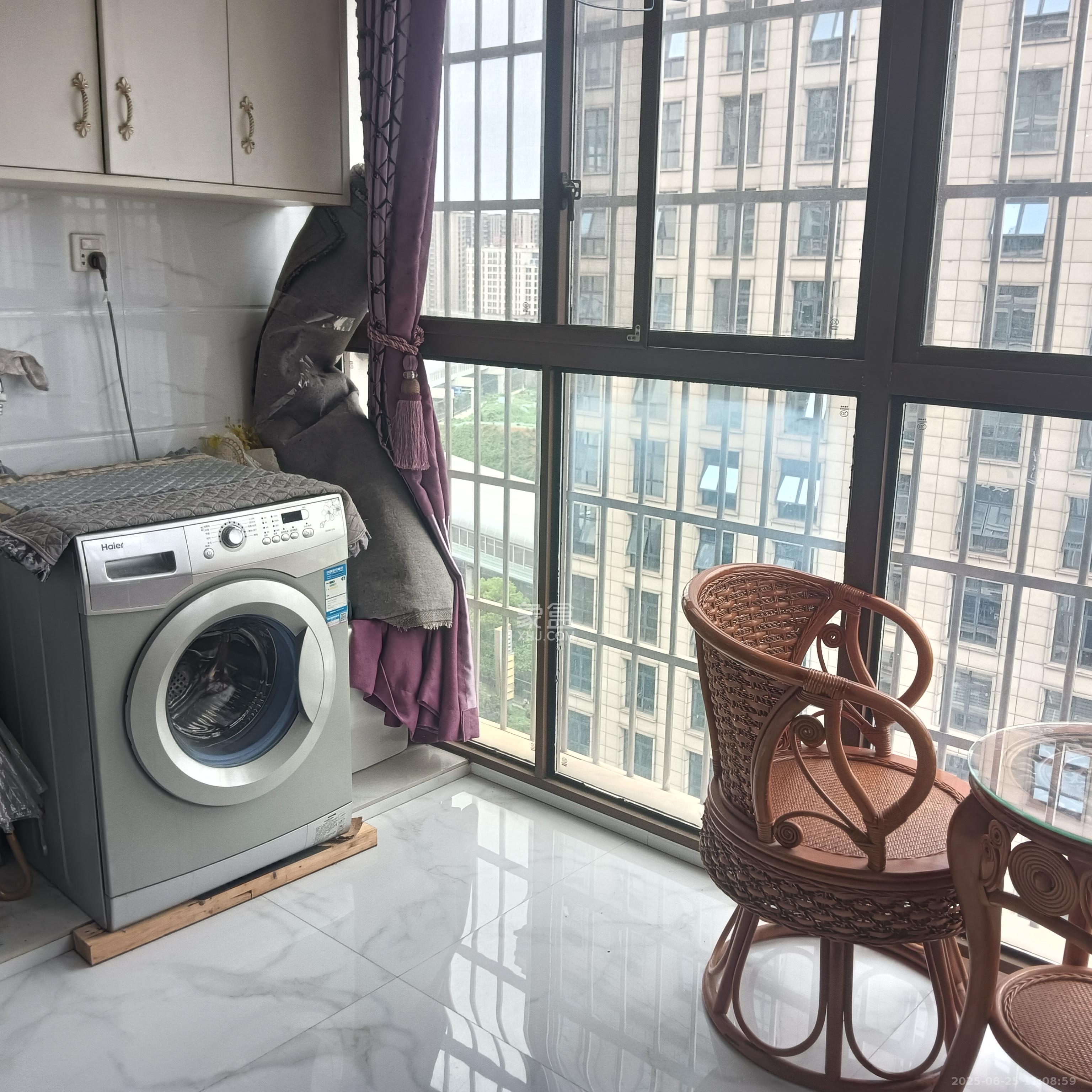 水木华麓  2室2厅1卫    2300.0元/月 水木华麓  2室2厅1卫    2300.0元/月室内图