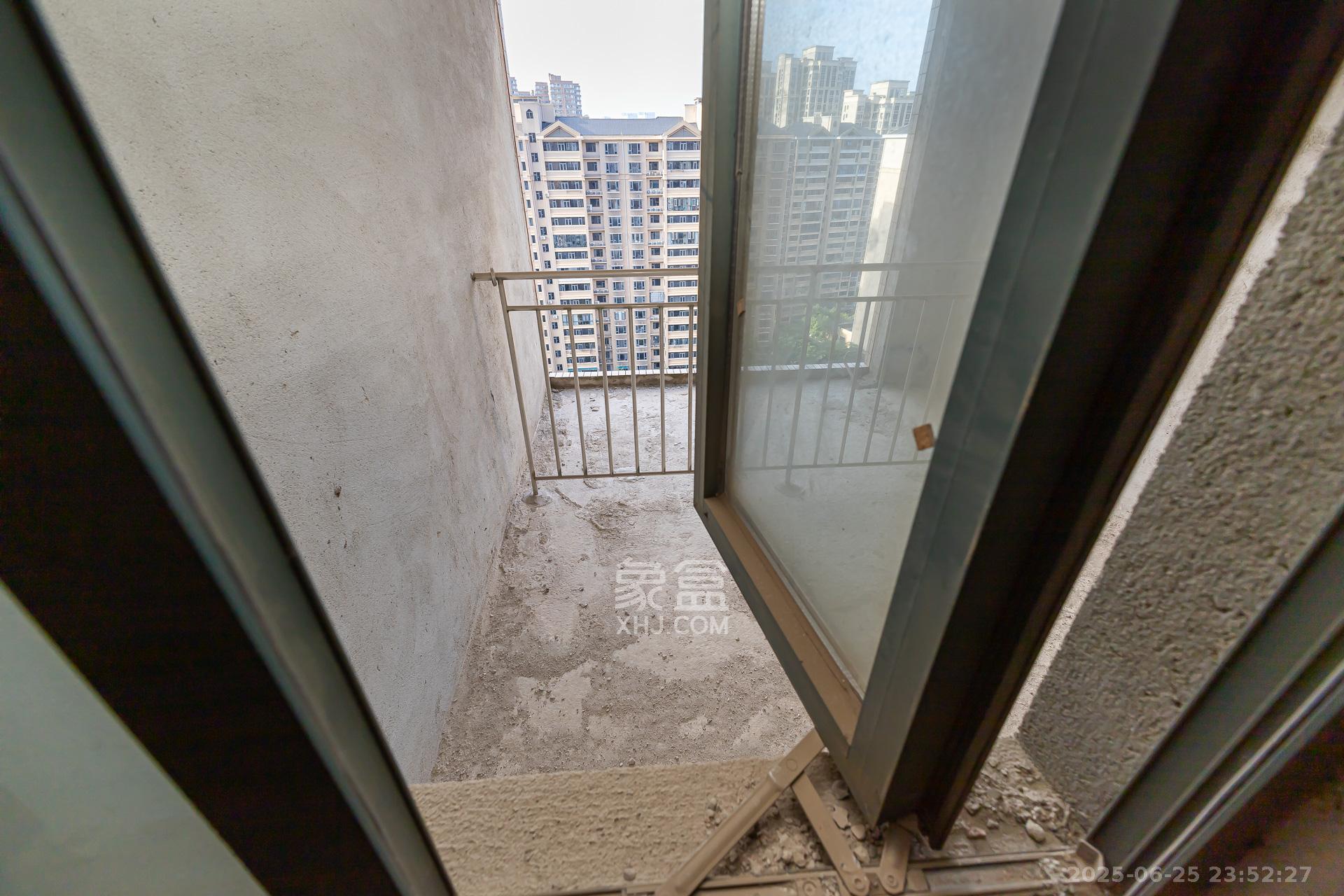 金湘苑(星澜之悦) 5室2厅2卫 98.0万 金湘苑(星澜之悦) 5室2厅2卫 98.0万卧室