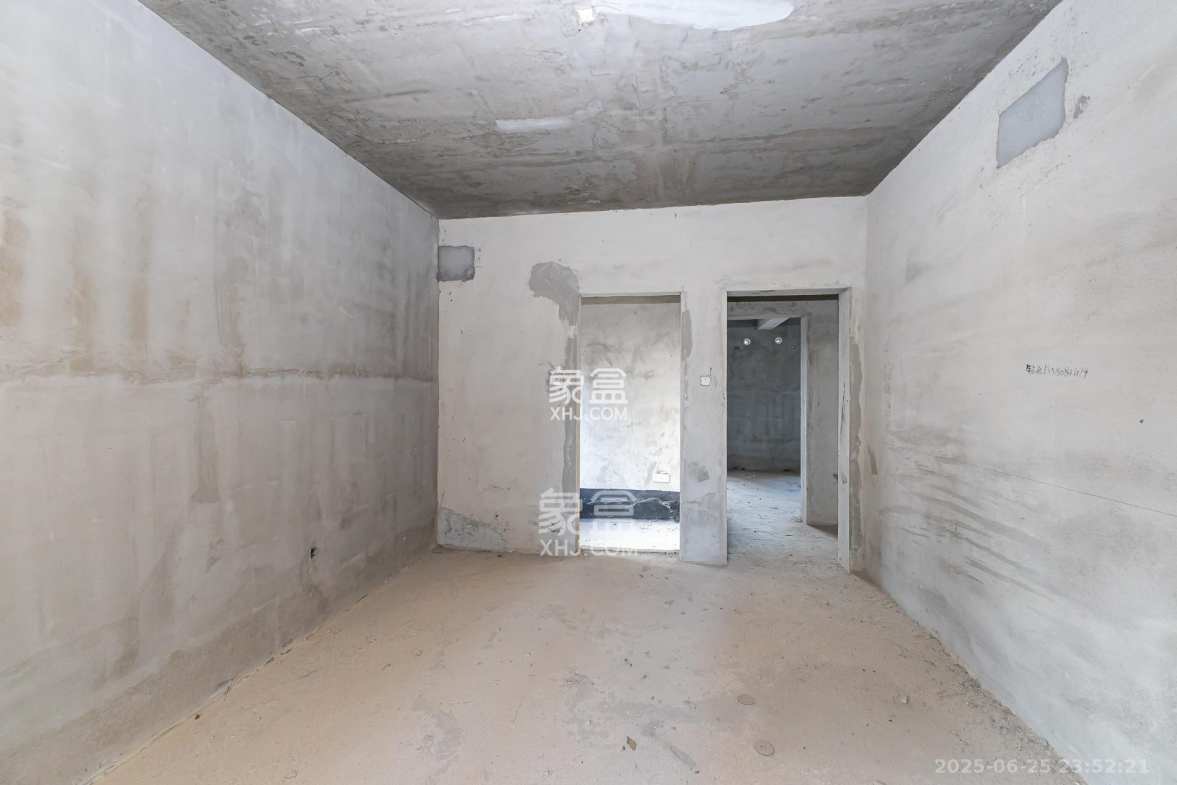 金湘苑(星澜之悦) 5室2厅2卫 98.0万 金湘苑(星澜之悦) 5室2厅2卫 98.0万卧室