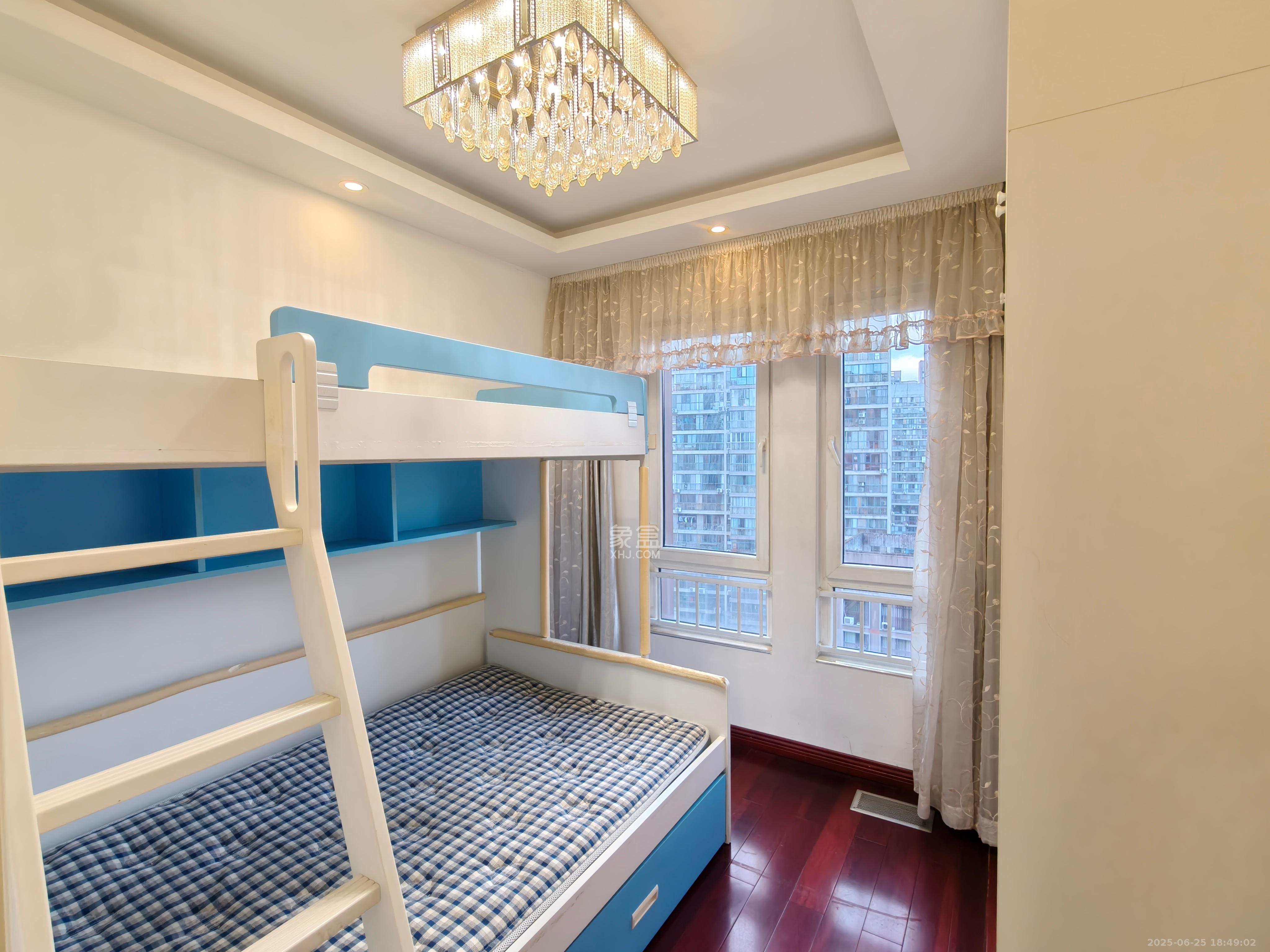 万国城(当代满庭春MOMA)一期 3室2厅2卫 3500.0元/月 万国城(当代满庭春MOMA)一期 3室2厅2卫 3500.0元/月室内图