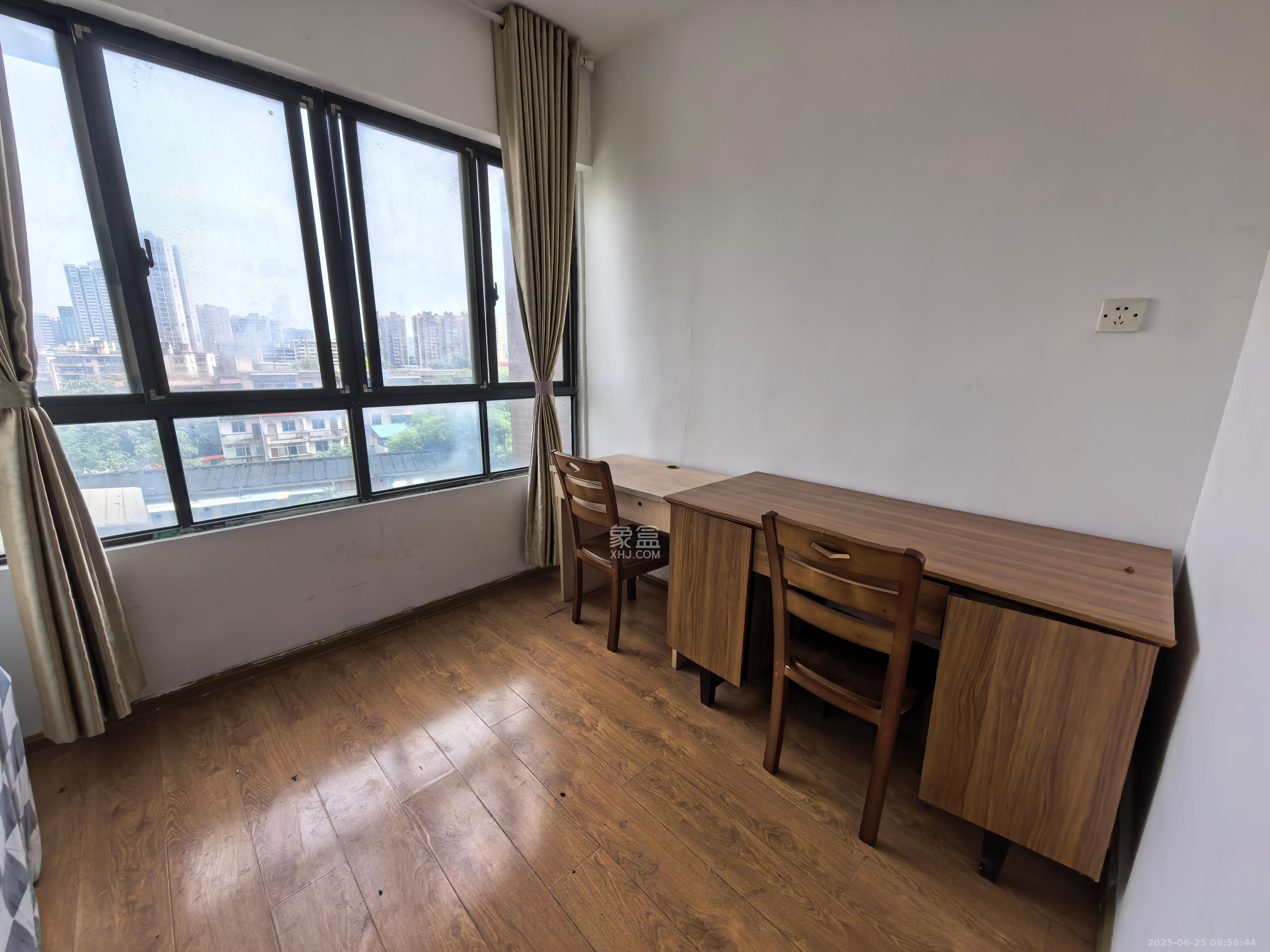 兰亭峰景  2室2厅1卫   2300.00元/月室内图