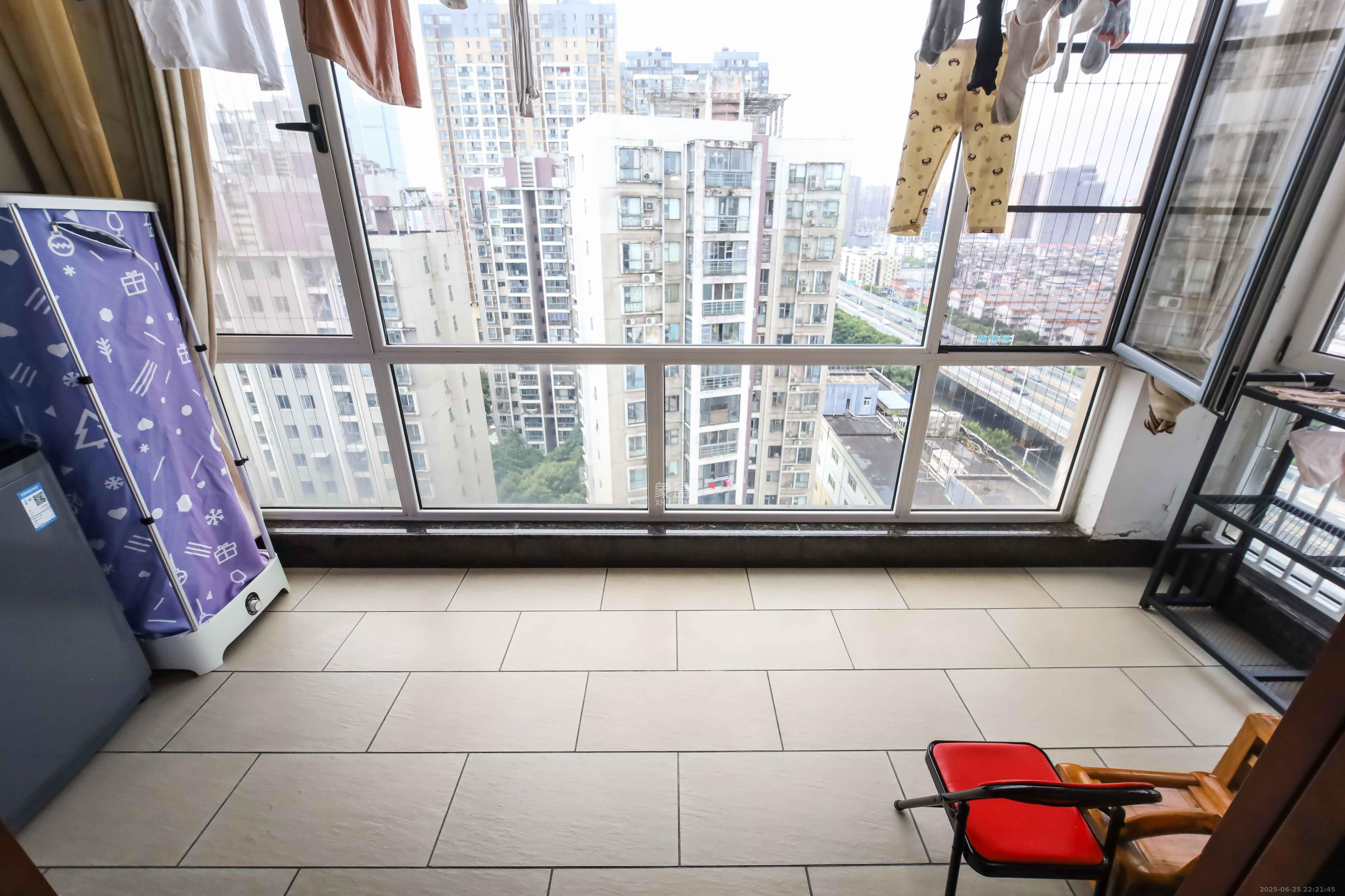 银港水晶城  4室2厅1卫    128.0万 银港水晶城  4室2厅1卫    128.0万阳台