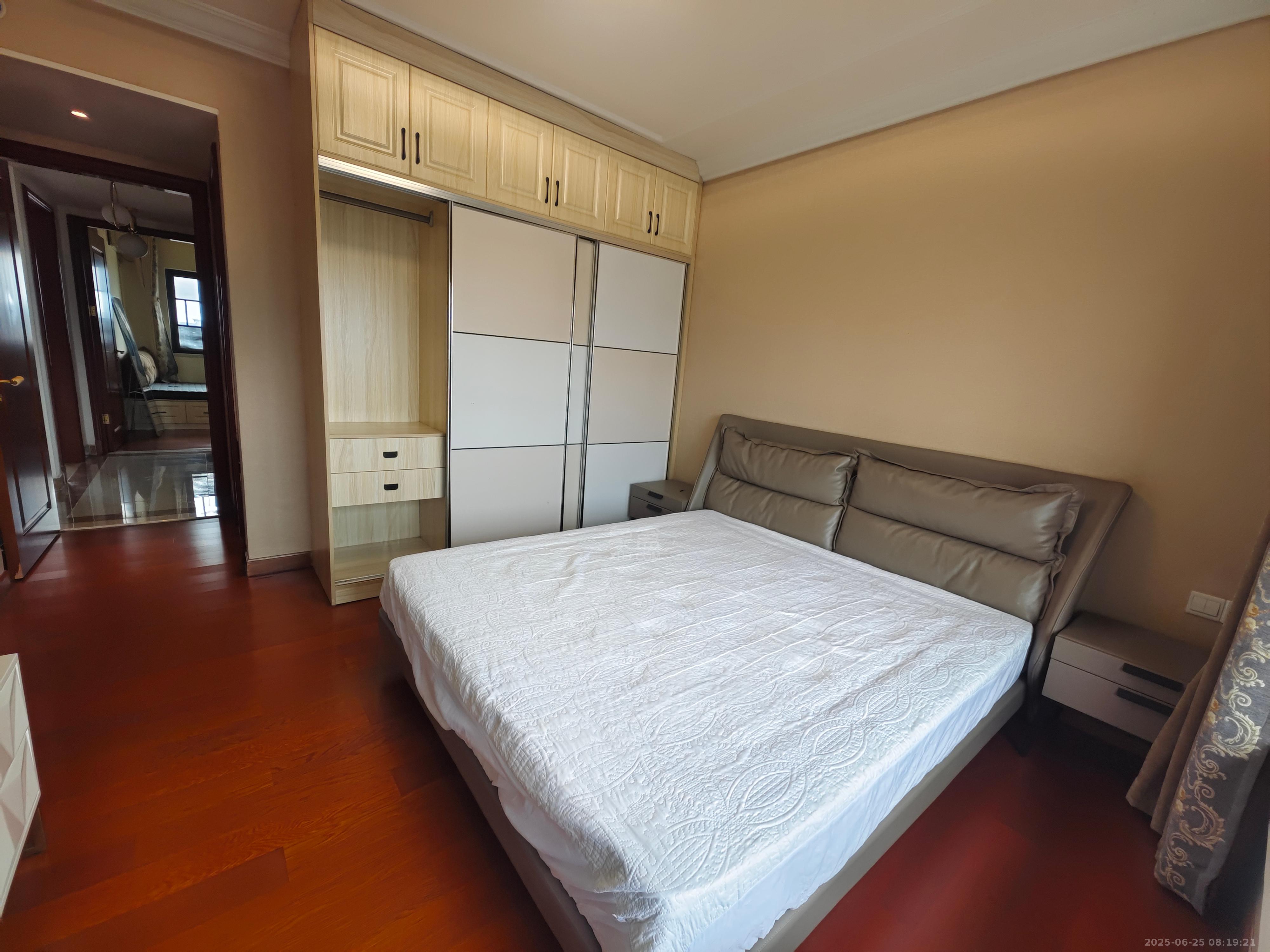 恒大华府  3室2厅2卫   2800.00元/月室内图