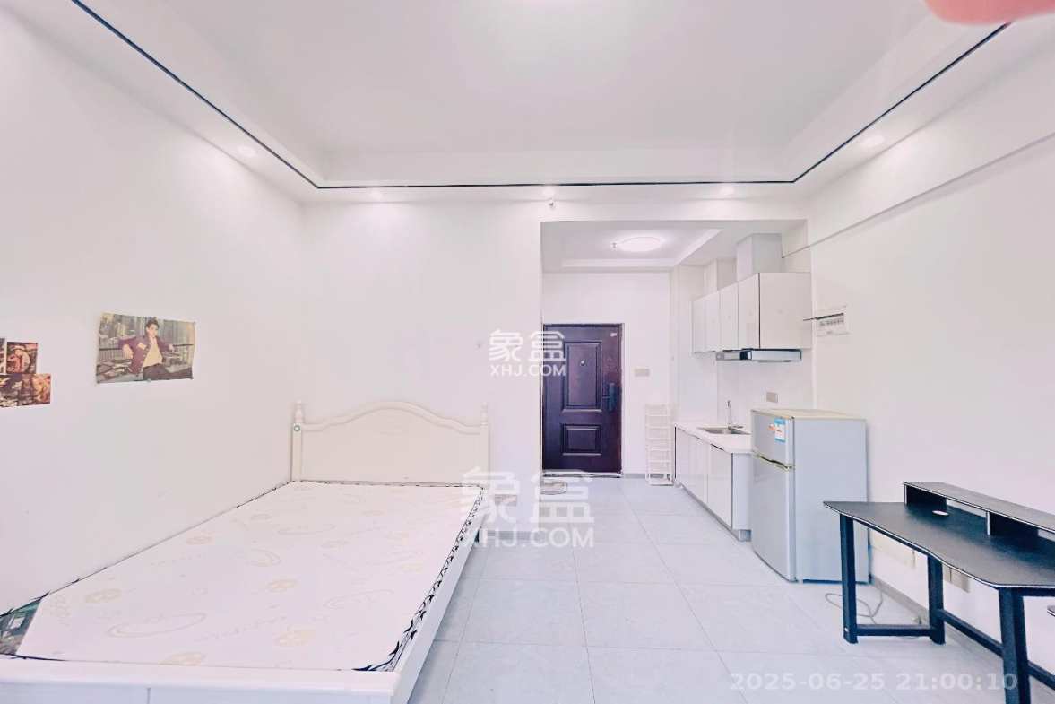 裕天国际商汇中心  1室0厅1卫    1600.0元/月 裕天国际商汇中心  1室0厅1卫    1600.0元/月室内图