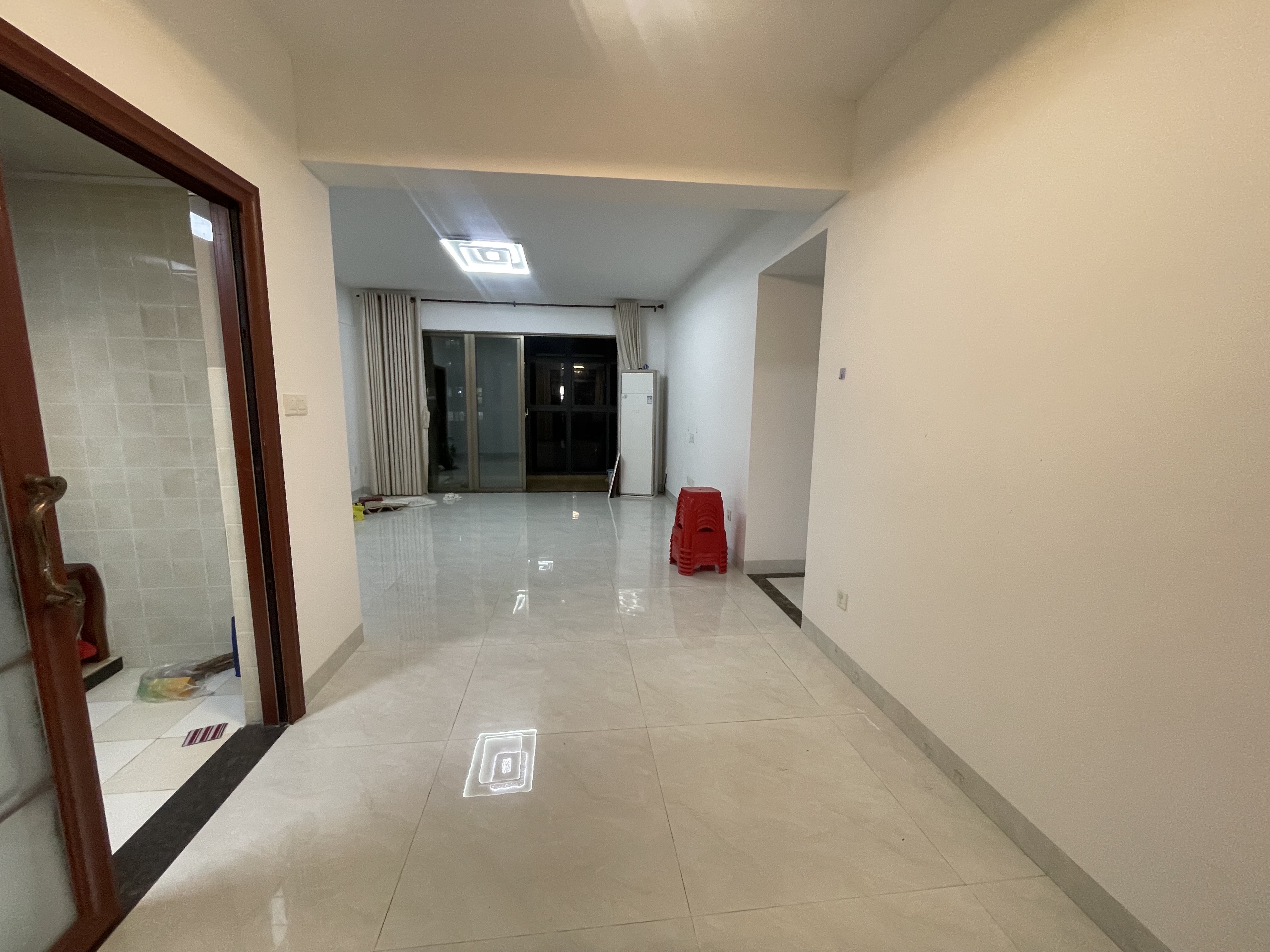 滨江绿都 3室2厅2卫 2500.0元/月 滨江绿都 3室2厅2卫 2500.0元/月室内图