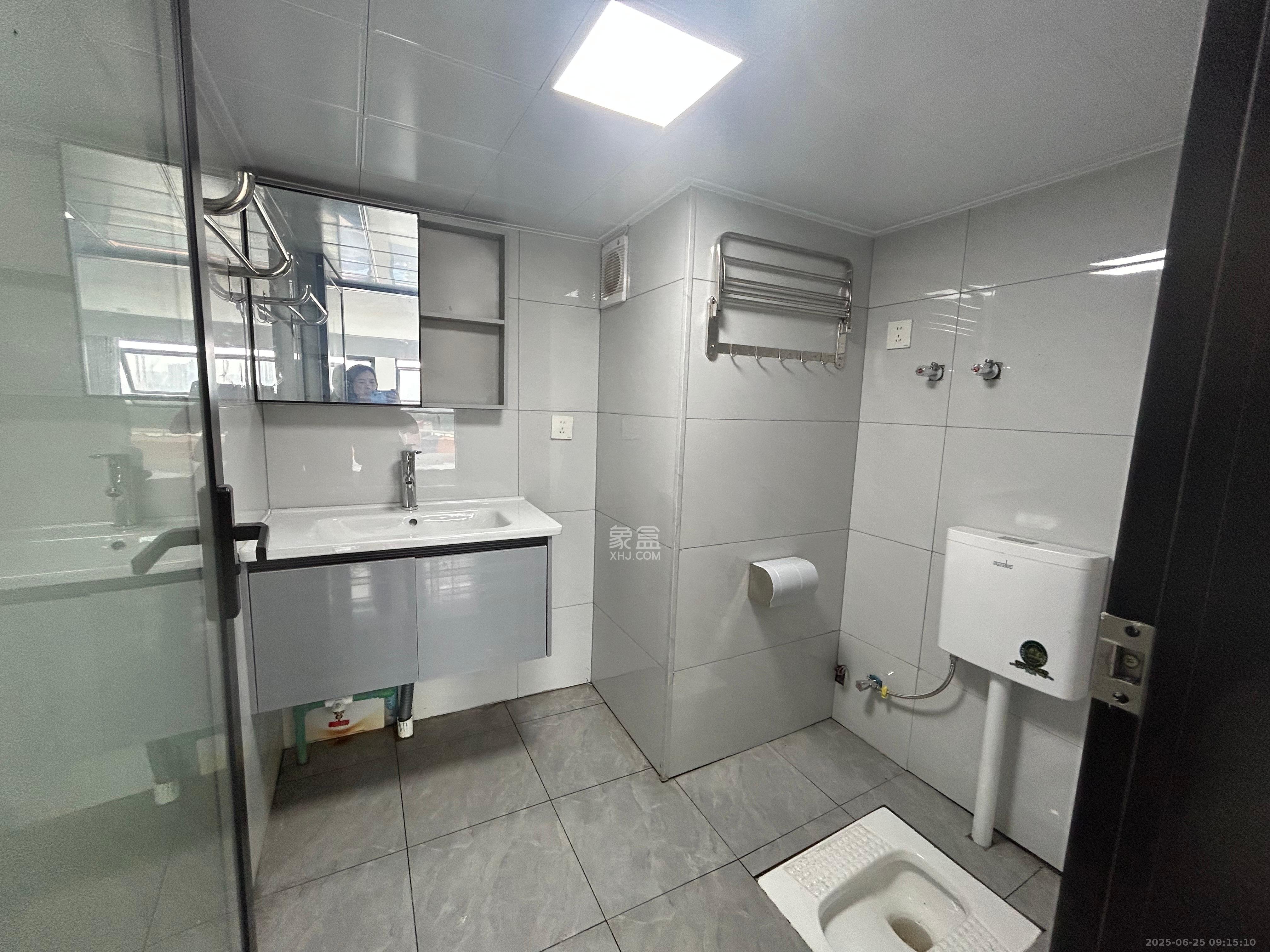 九玺铭城(九玺华府) 2室2厅2卫 1500.0元/月 九玺铭城(九玺华府) 2室2厅2卫 1500.0元/月室内图