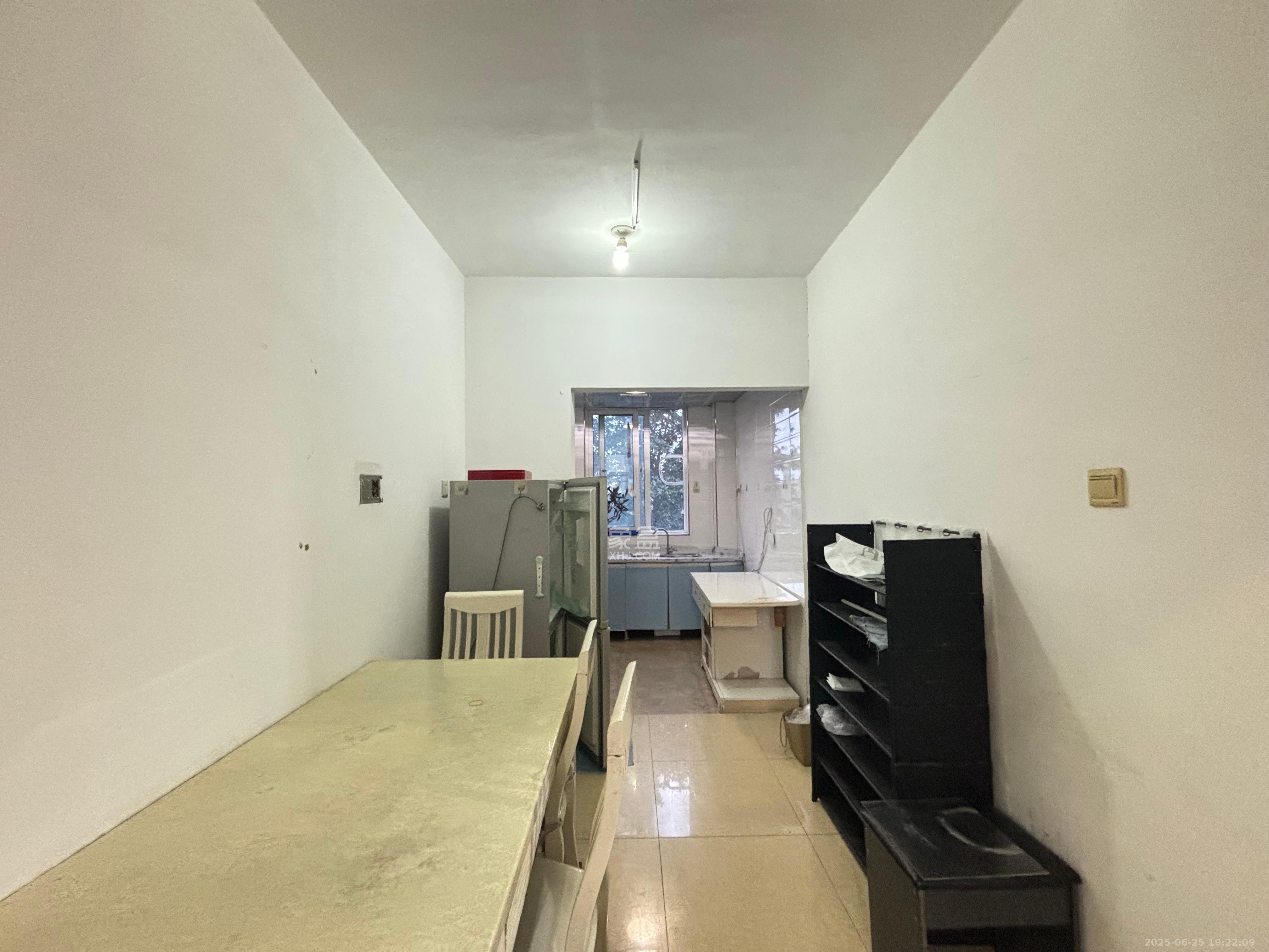 山水湾  2室1厅1卫   1300.00元/月室内图