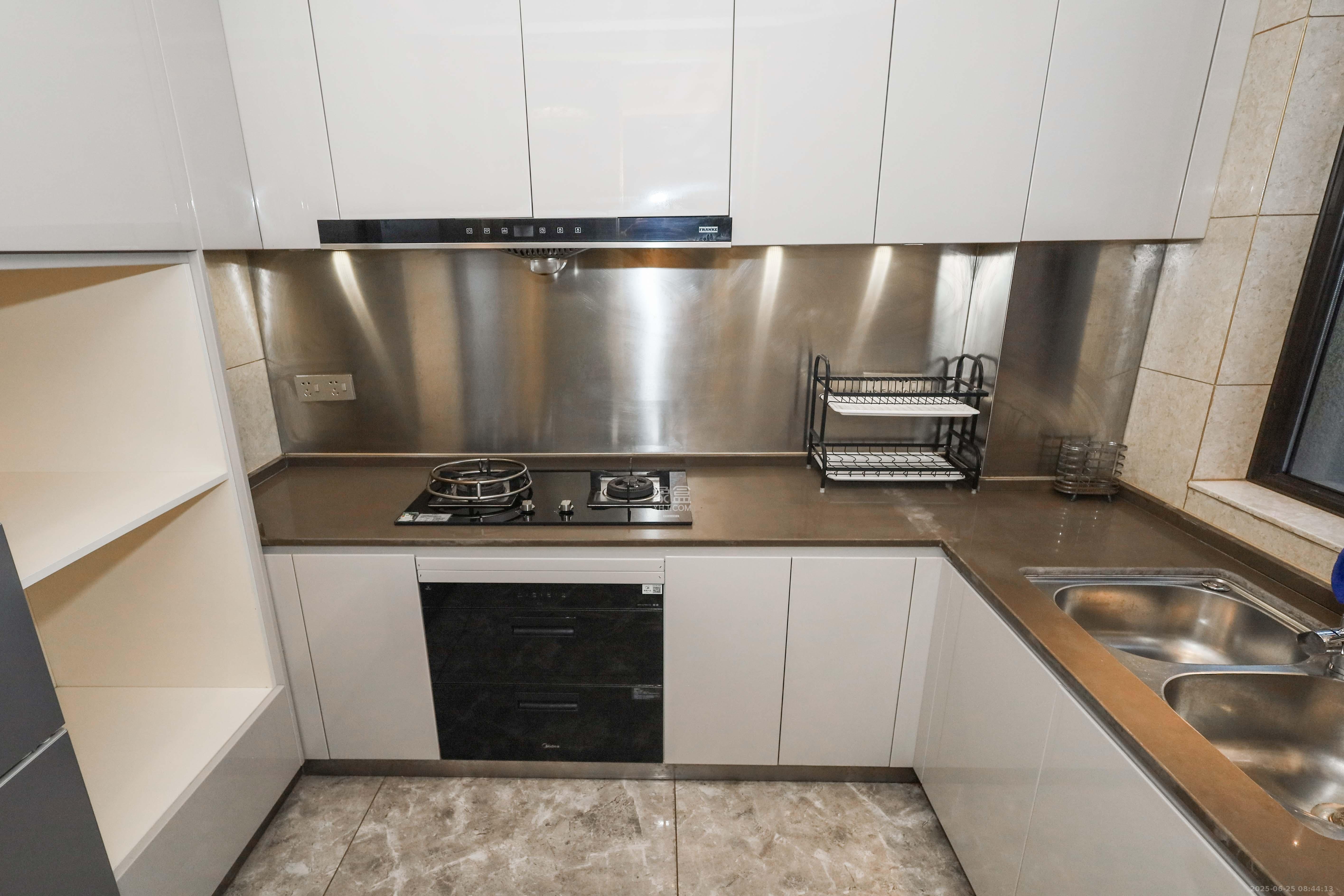 晟通牡丹舸  3室2厅2卫    310.0万 晟通牡丹舸  3室2厅2卫    310.0万厨房