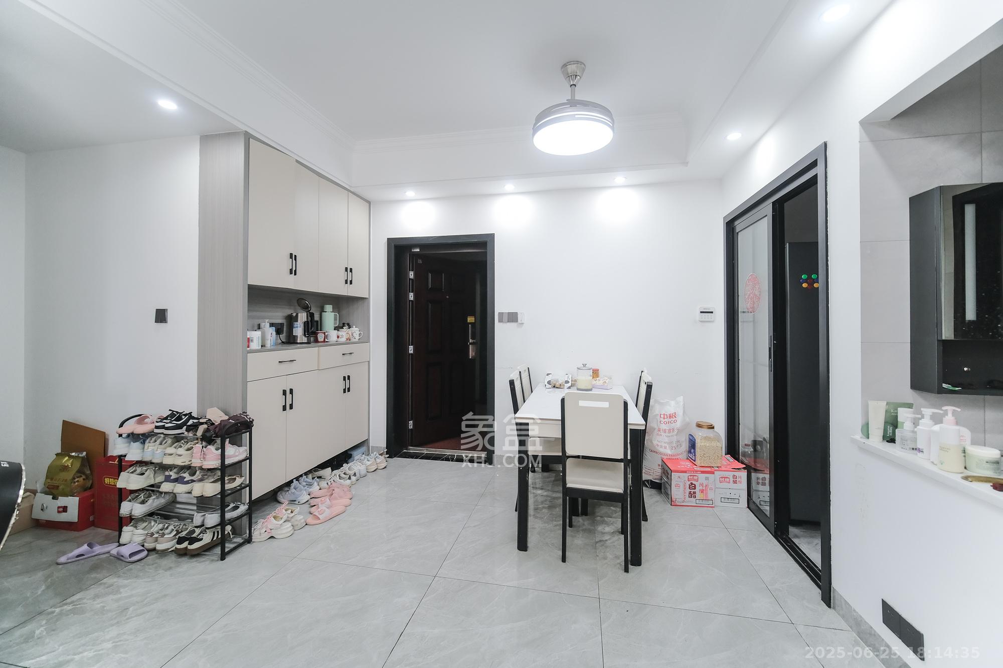 星雅美辰  3室2厅2卫    88.0万 星雅美辰  3室2厅2卫    88.0万客厅