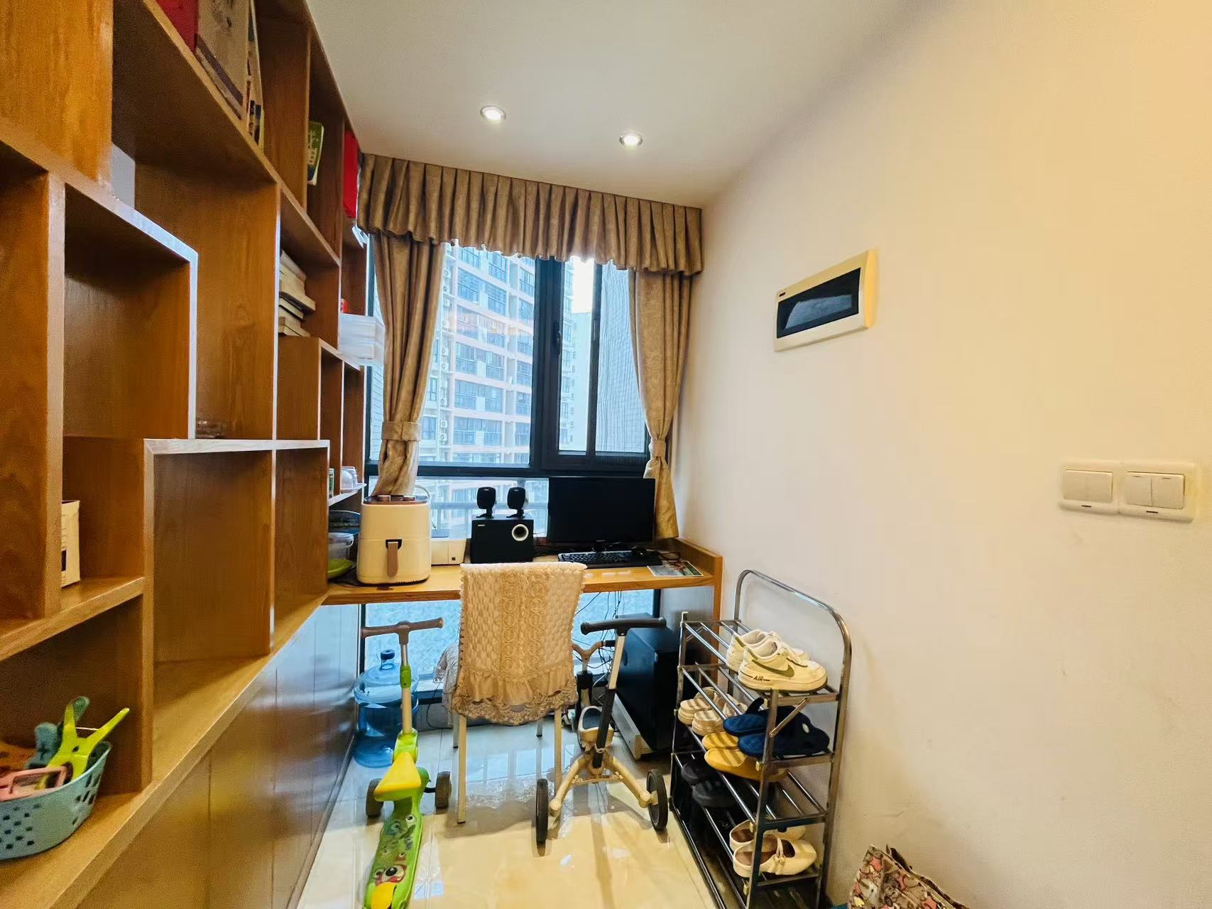 高盛澧园一二期  3室2厅2卫    72.0万 高盛澧园一二期  3室2厅2卫    72.0万客厅