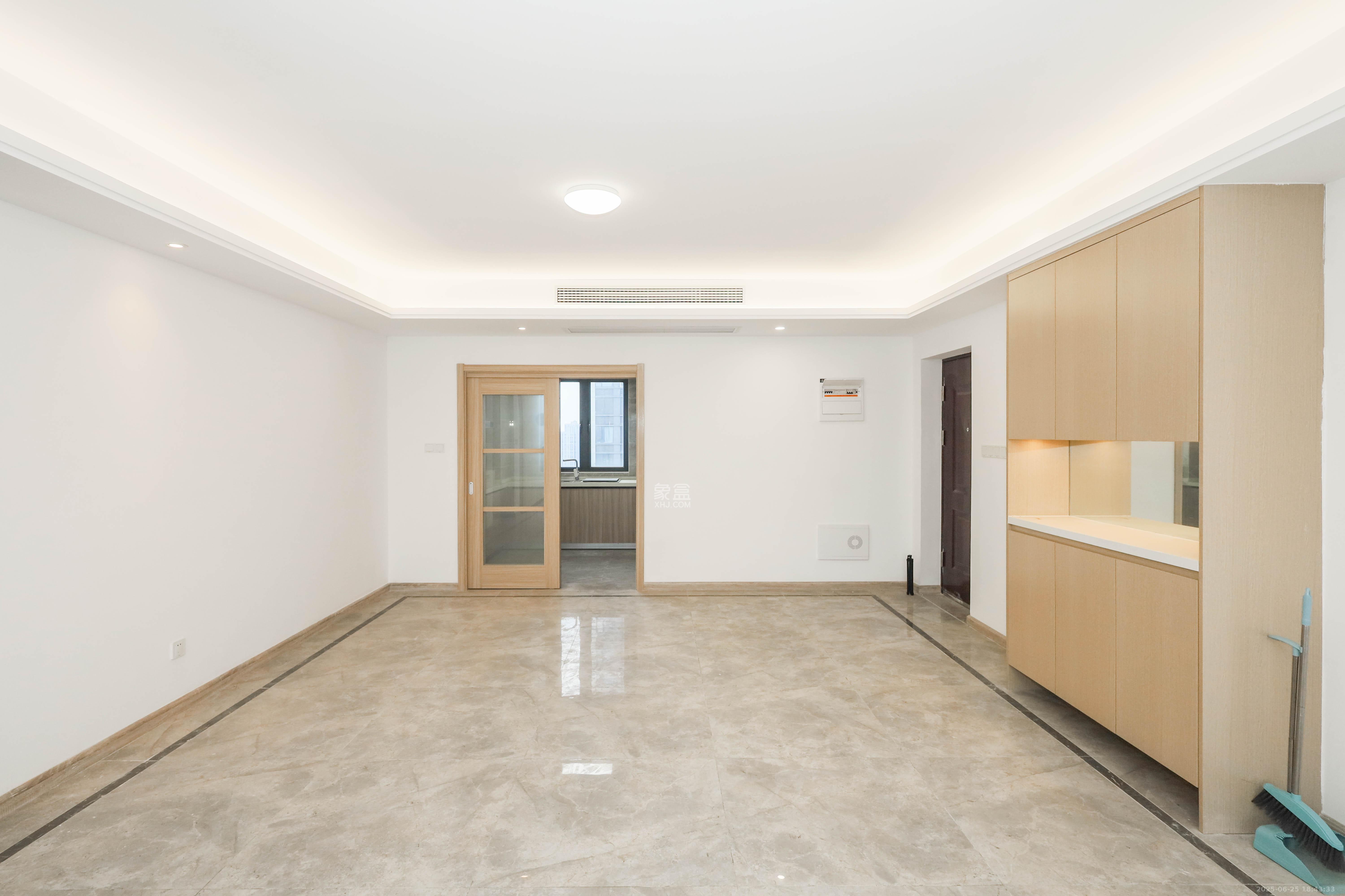 南山梅溪一方  4室2厅2卫    178.0万 南山梅溪一方  4室2厅2卫    178.0万客厅