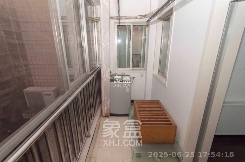 华银园 3室2厅1卫 2500.0元/月 华银园 3室2厅1卫 2500.0元/月室内图