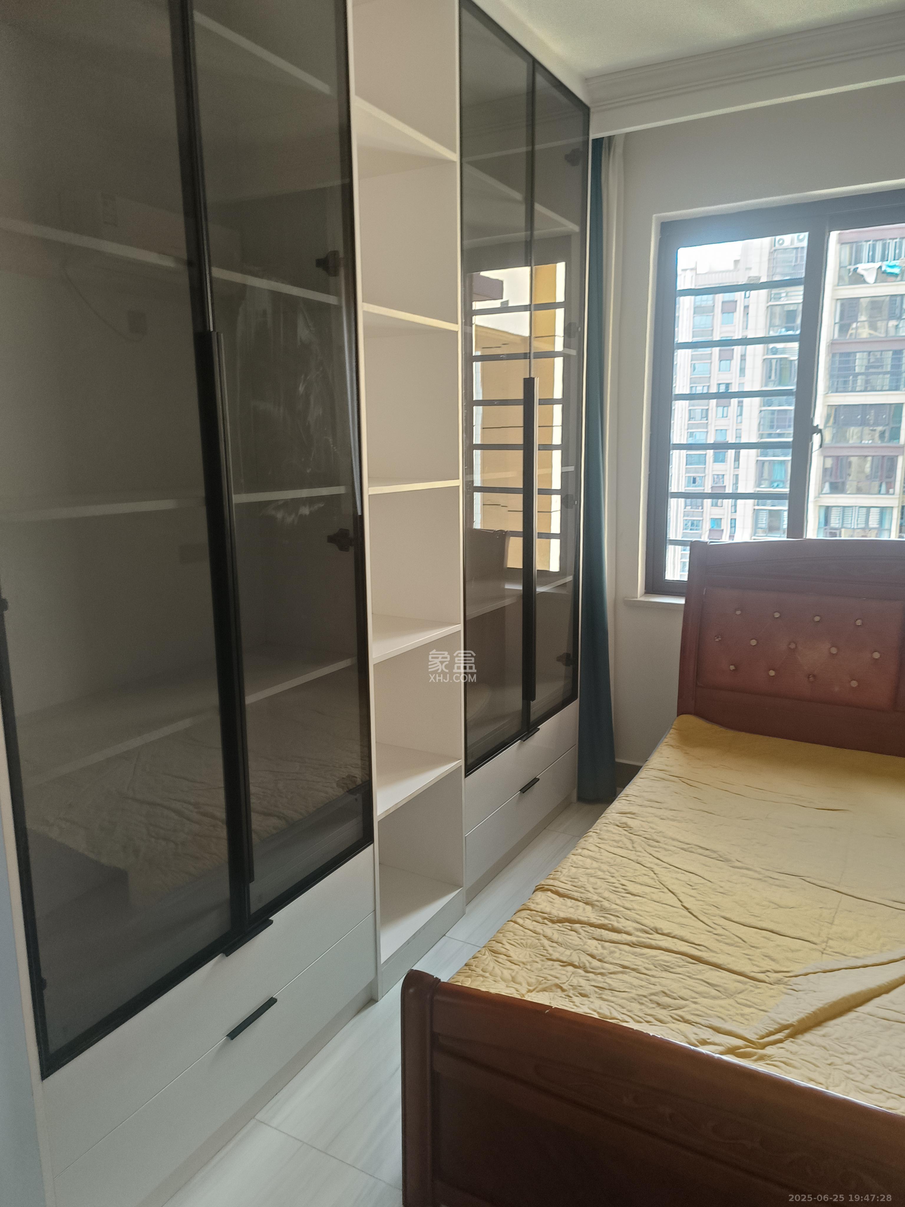 东方美地  4室2厅2卫   3200.00元/月室内图