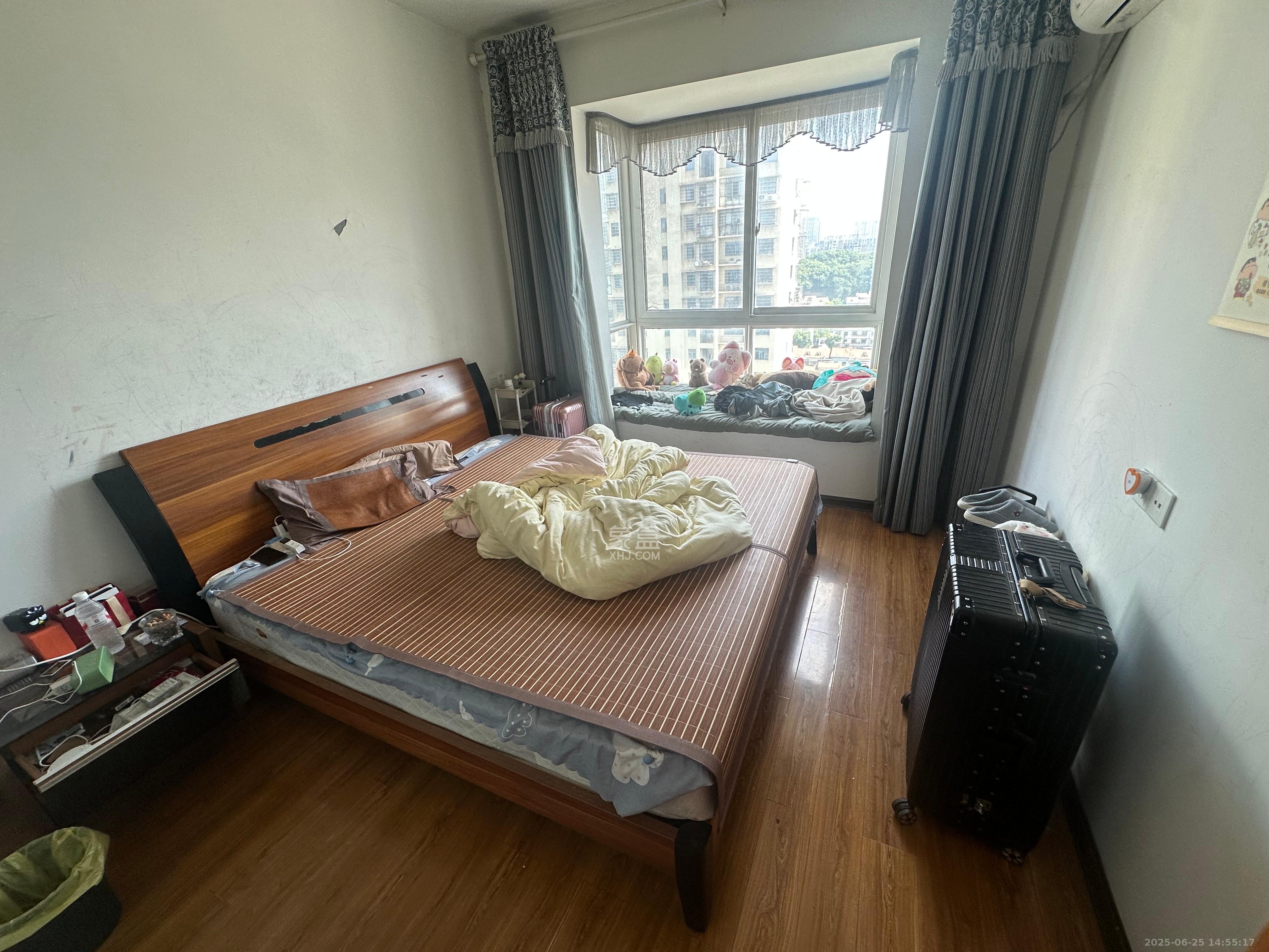 恒丰天湘华庭  1室2厅1卫   1700.00元/月室内图