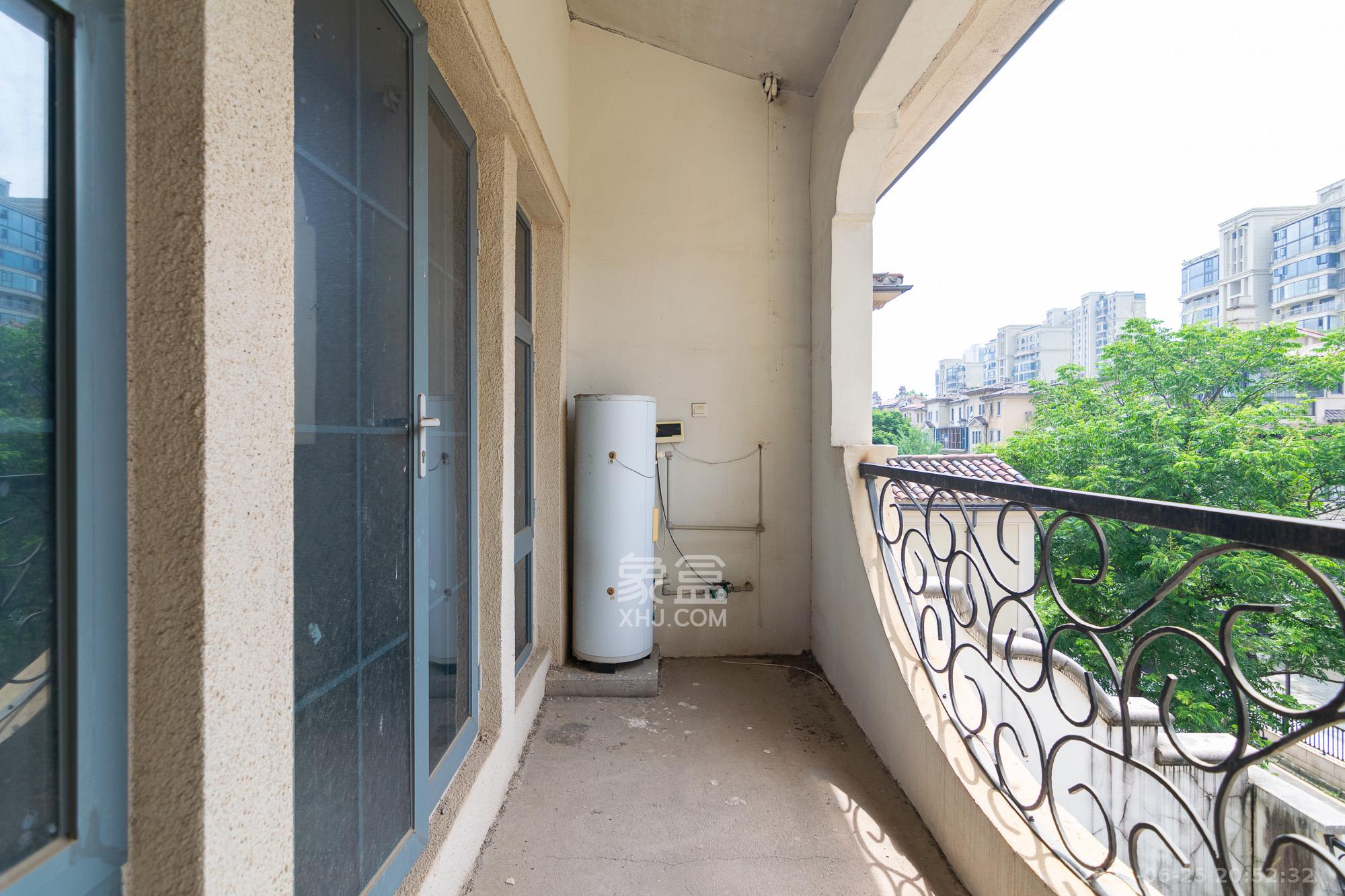 中粮北纬28°别墅  3室2厅3卫    378.0万 中粮北纬28°别墅  3室2厅3卫    378.0万阳台