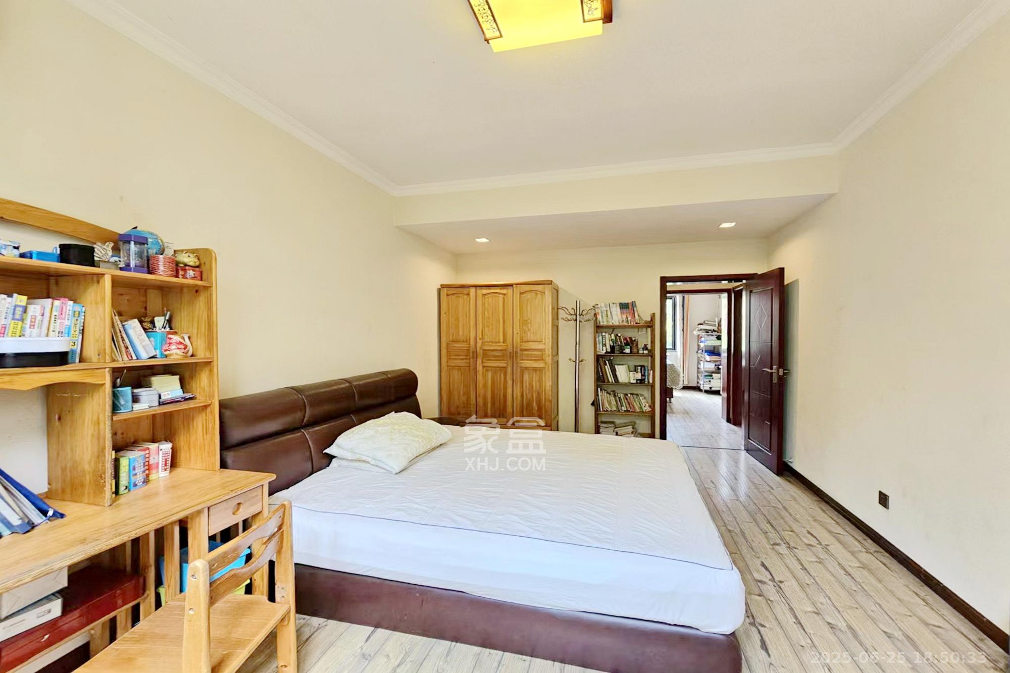 绿城桂花城  4室2厅2卫    190.0万 绿城桂花城  4室2厅2卫    190.0万卧室