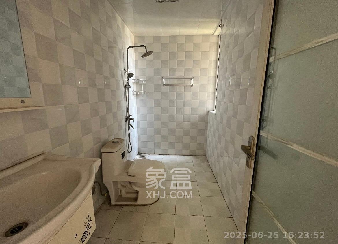 金地格林公馆  3室2厅2卫    2500.0元/月 金地格林公馆  3室2厅2卫    2500.0元/月室内图