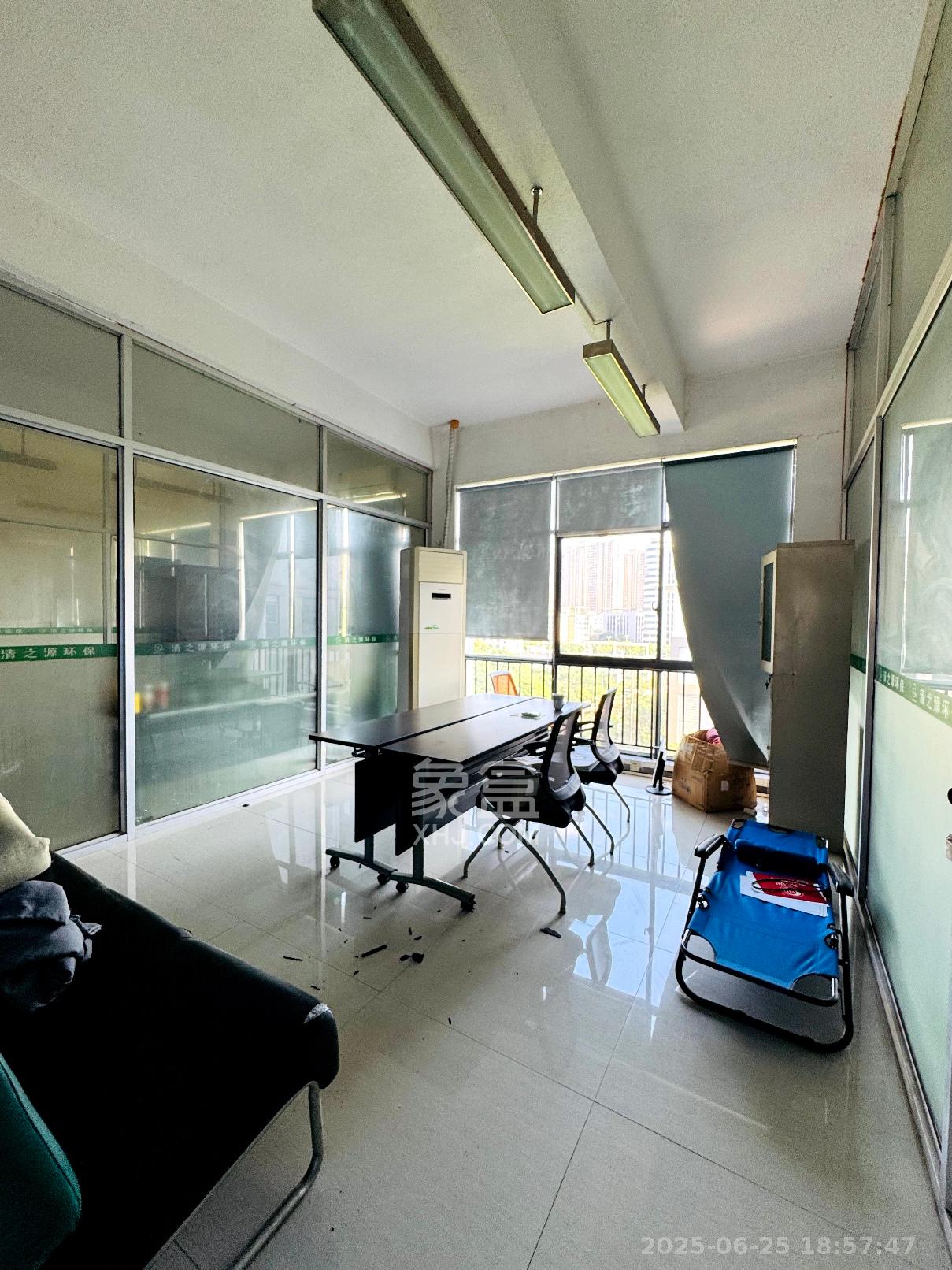 国际企业中心   814.75㎡      20400.0元/月室内图