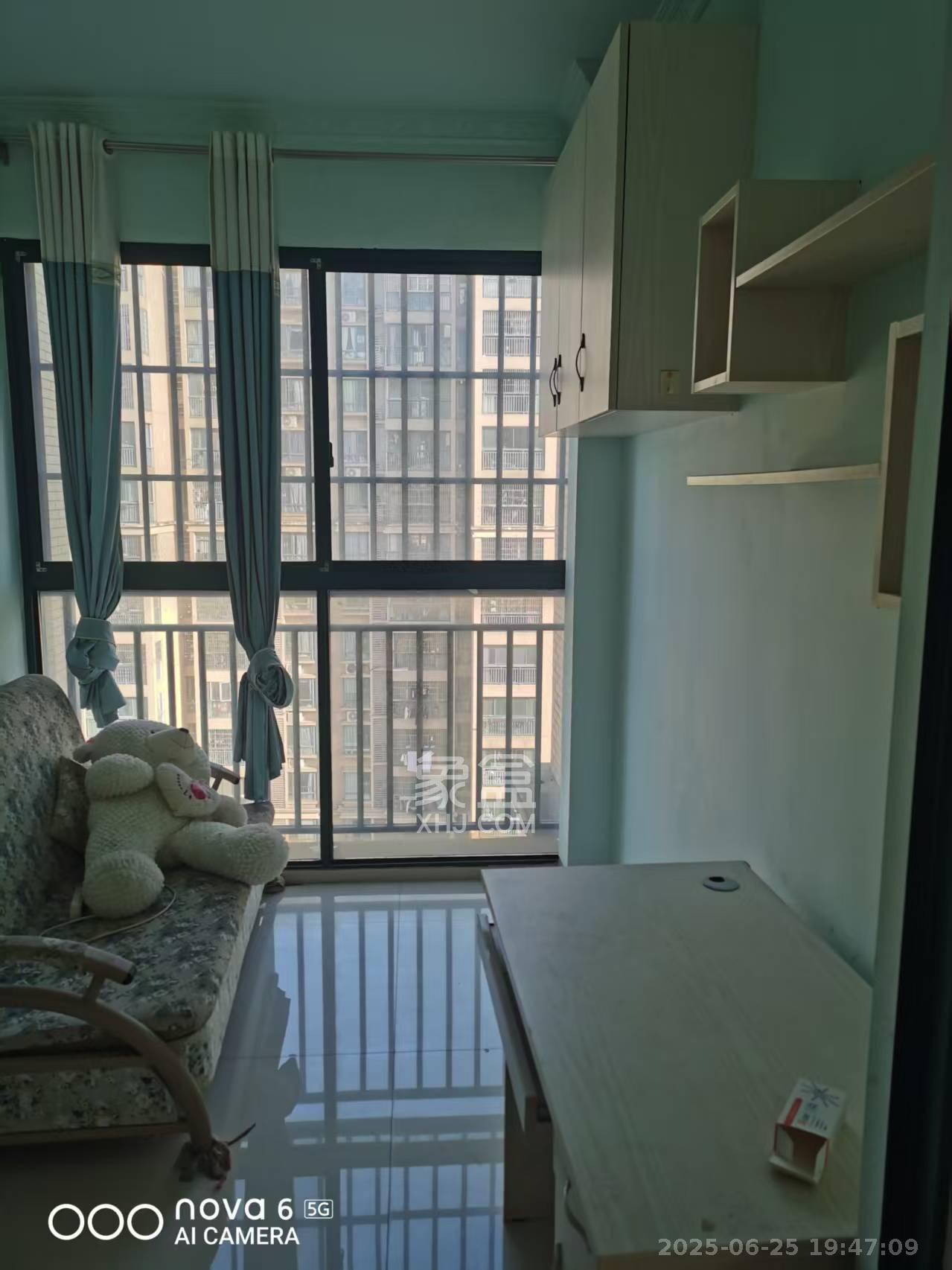 洋湖时代  3室2厅1卫   2300.00元/月室内图