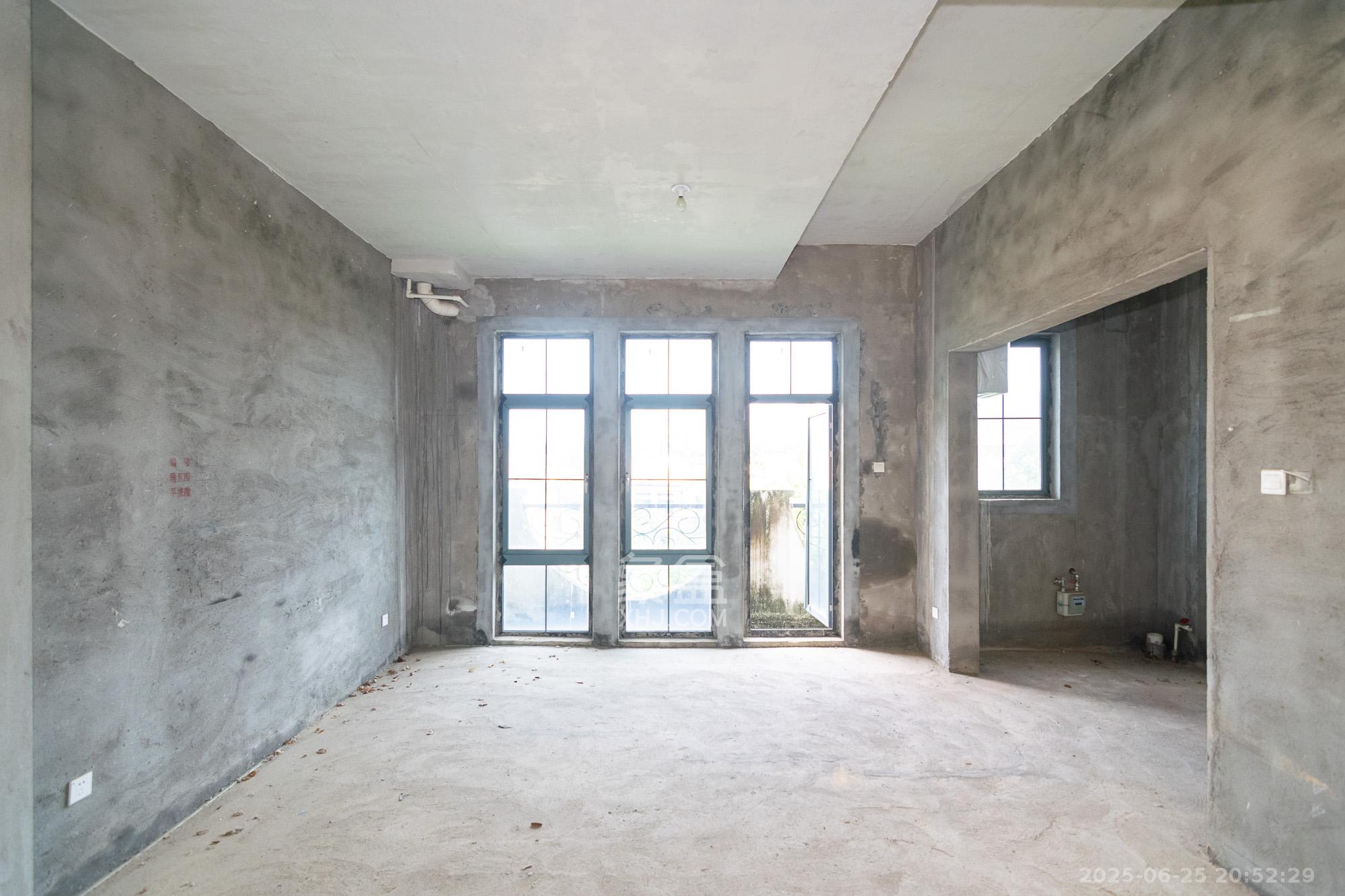 中粮北纬28°别墅  3室2厅3卫    378.0万 中粮北纬28°别墅  3室2厅3卫    378.0万客厅