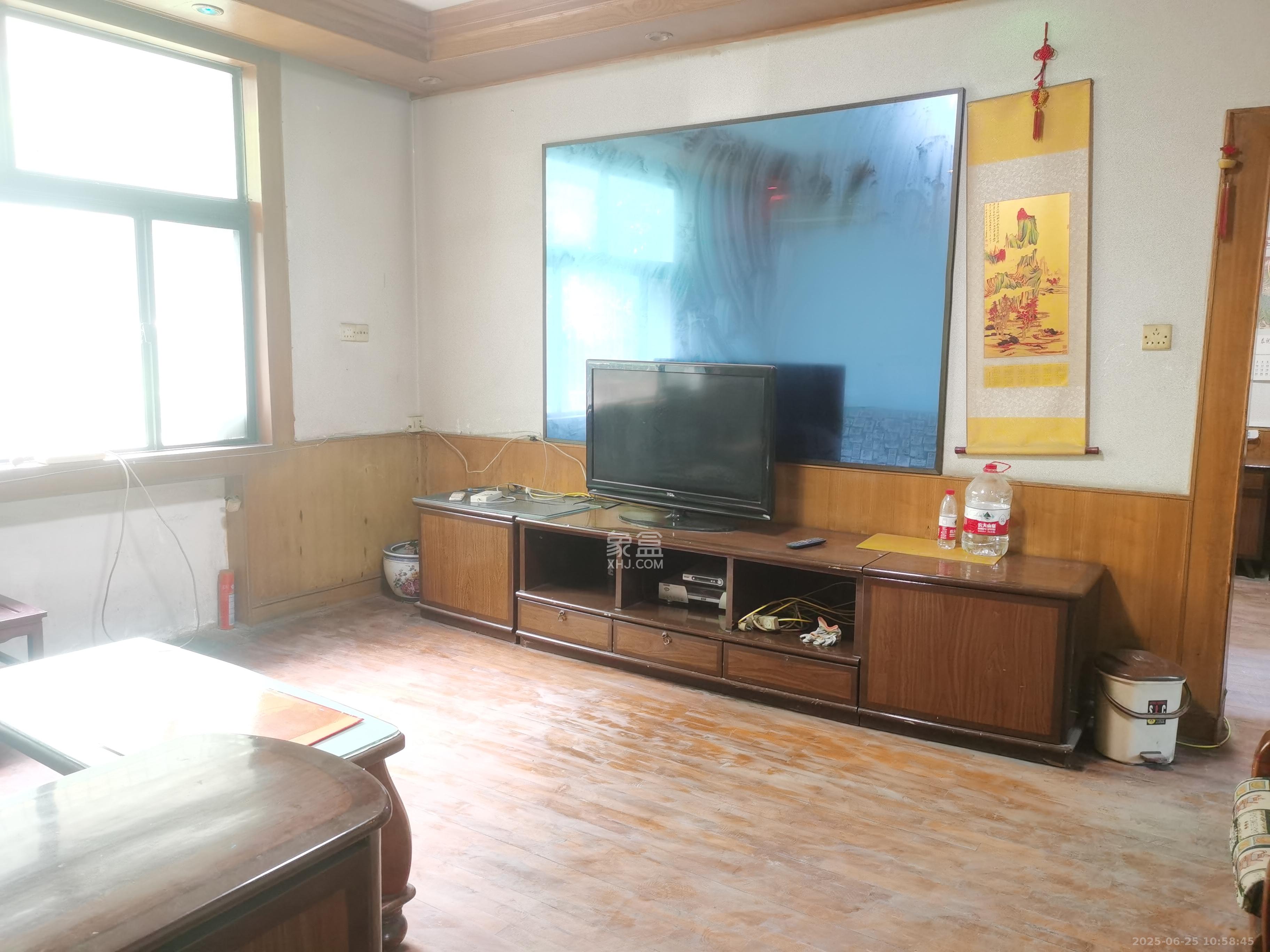 林业厅宿舍  3室2厅1卫    2100.0元/月