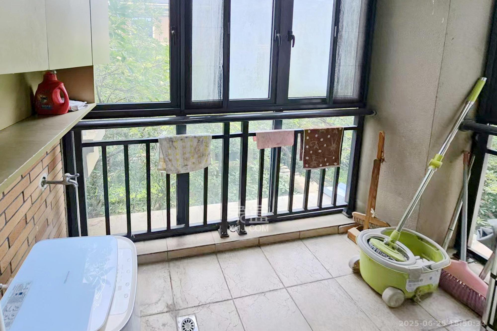 绿城桂花城  4室2厅2卫    190.0万 绿城桂花城  4室2厅2卫    190.0万阳台