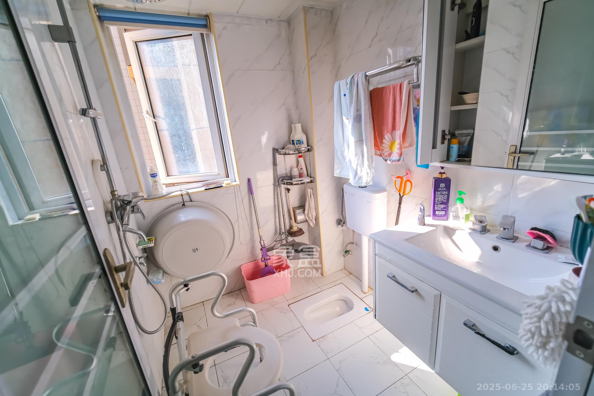 荣盛花语城  3室2厅1卫    65.0万 荣盛花语城  3室2厅1卫    65.0万卫生间