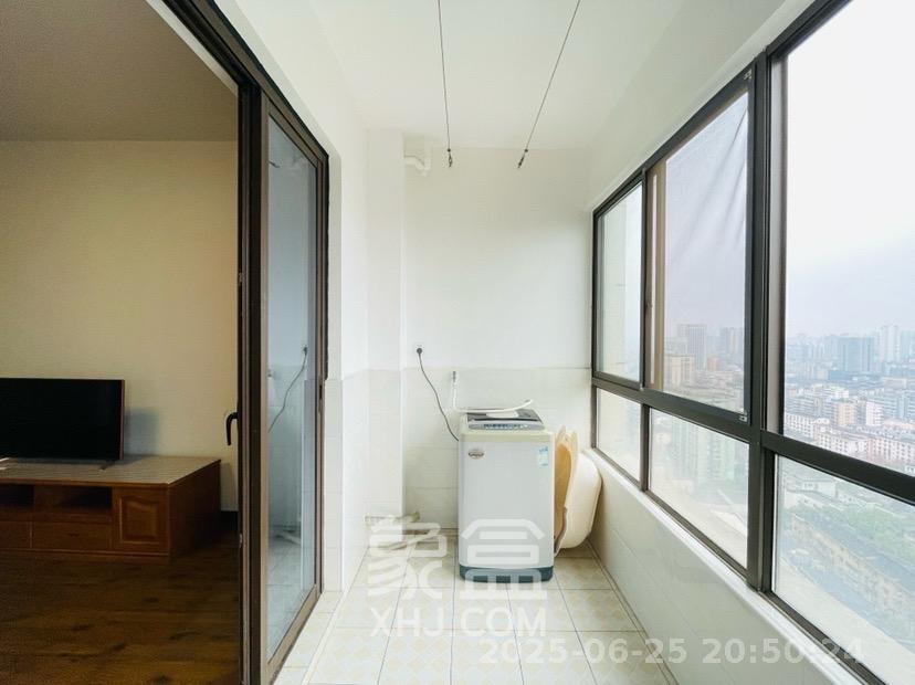 地质家园一、二期(地泰人民公馆) 3室2厅2卫 4300.0元/月 地质家园一、二期(地泰人民公馆) 3室2厅2卫 4300.0元/月室内图