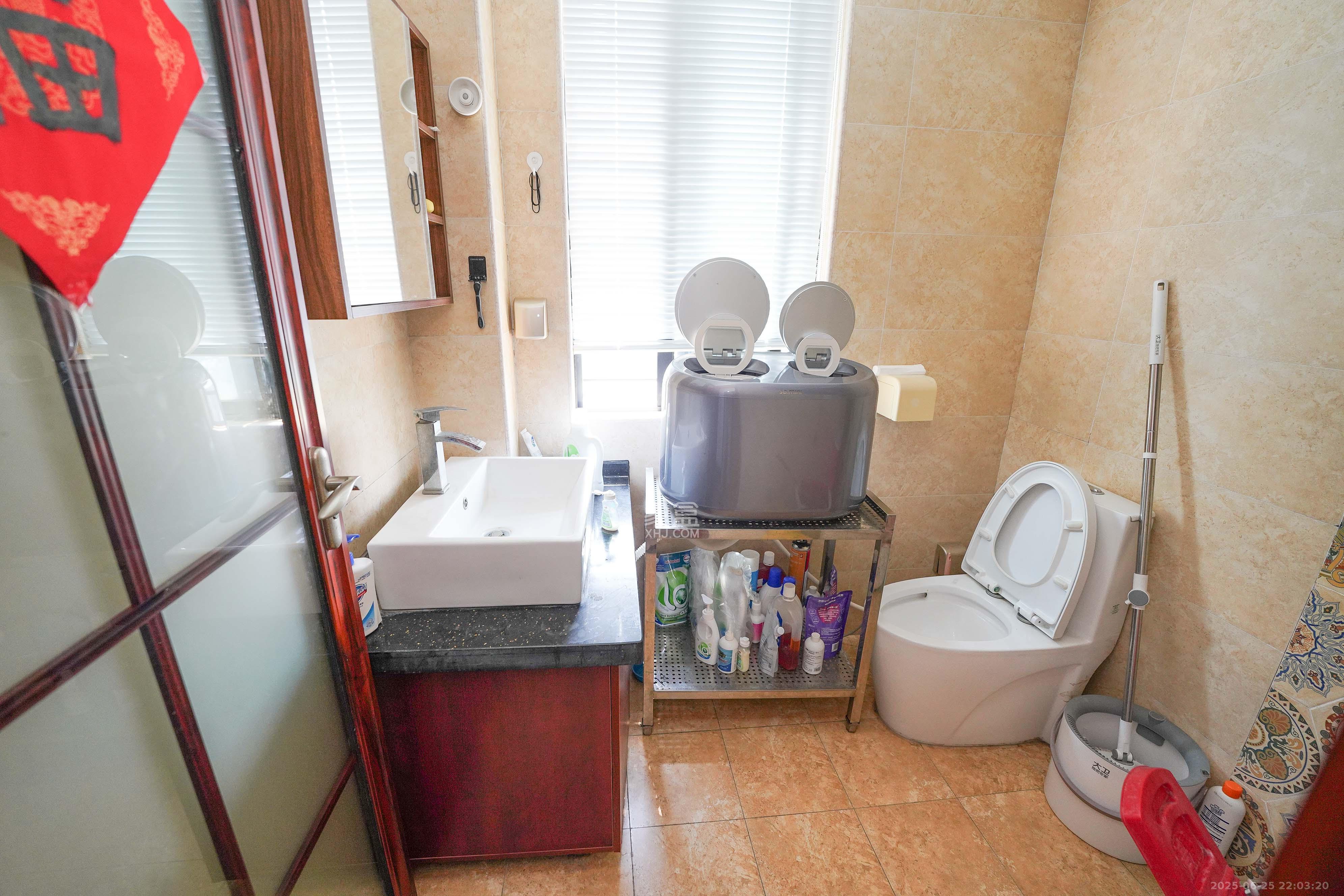 碧桂园公园壹号(凯怡茗苑)  2室2厅2卫    55.0万 碧桂园公园壹号(凯怡茗苑)  2室2厅2卫    55.0万卫生间