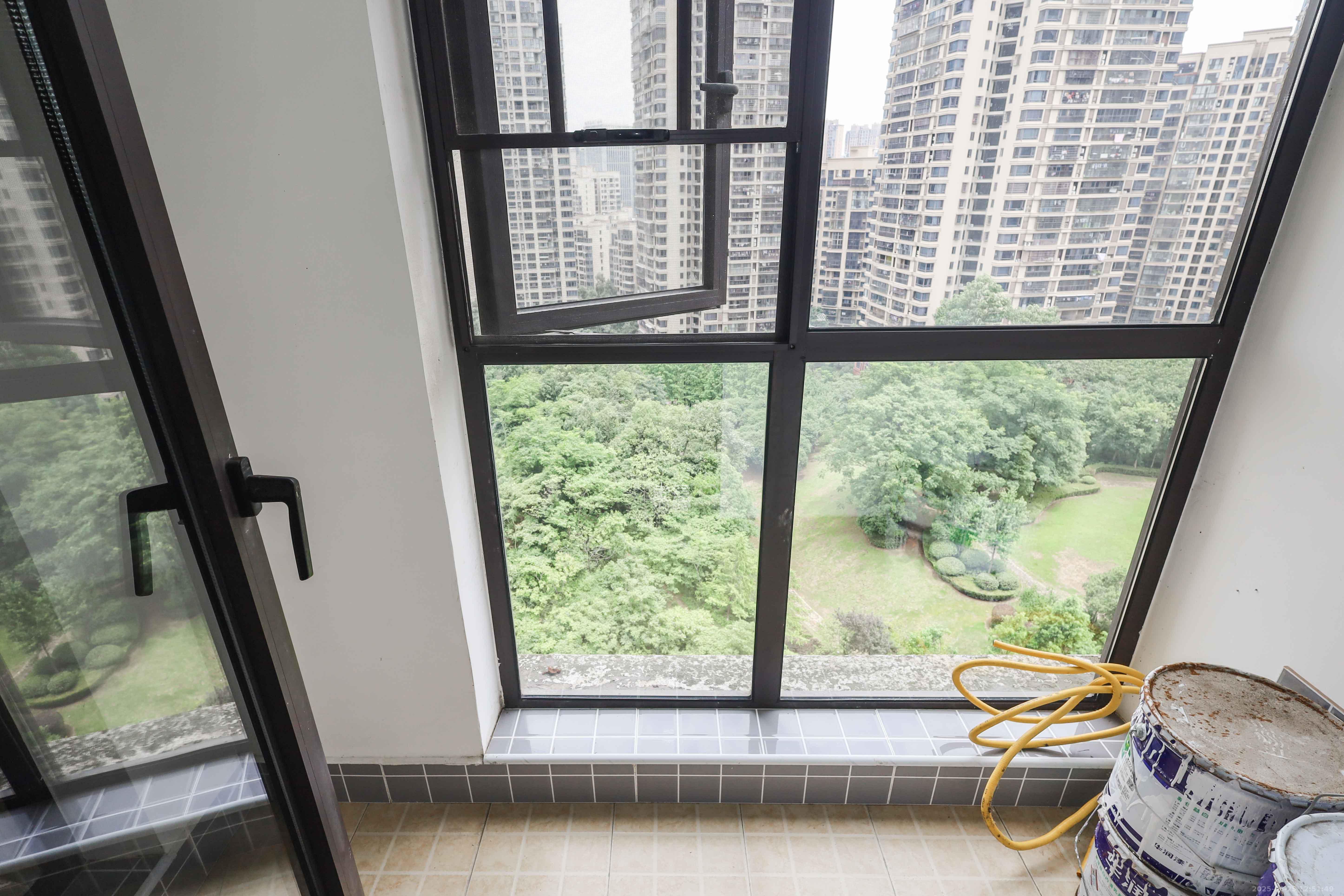 保利麓谷林语F区  4室2厅2卫    118.0万 保利麓谷林语F区  4室2厅2卫    118.0万阳台