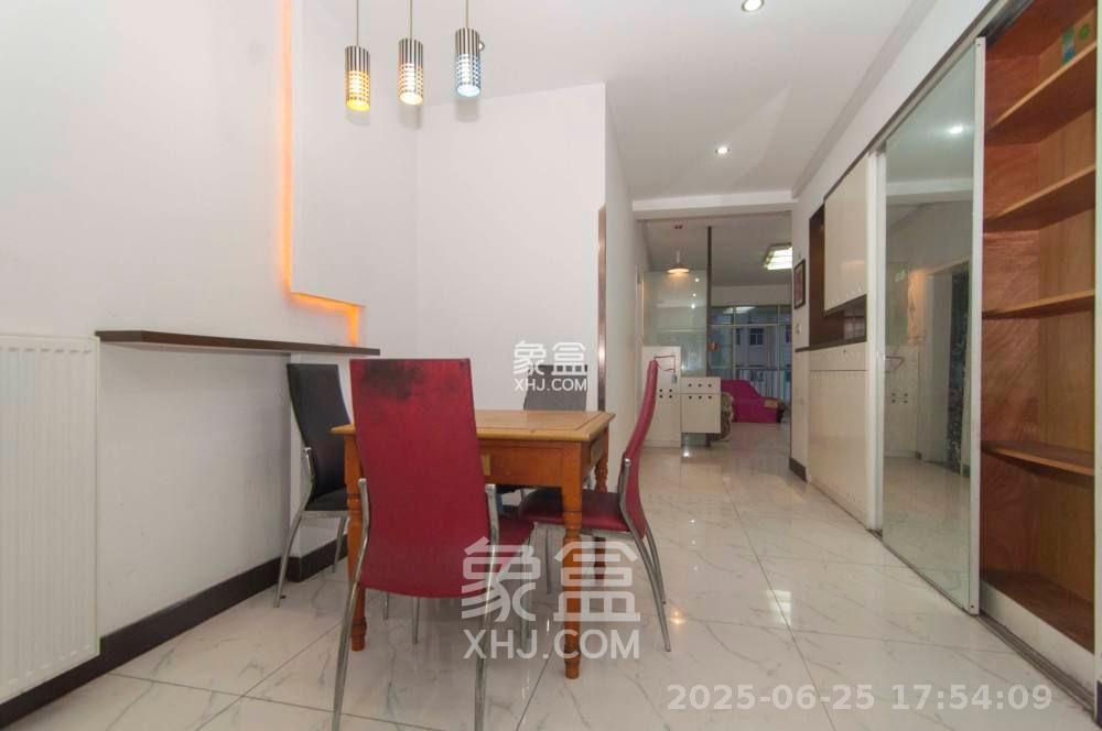 华银园 3室2厅1卫 2500.0元/月 华银园 3室2厅1卫 2500.0元/月室内图