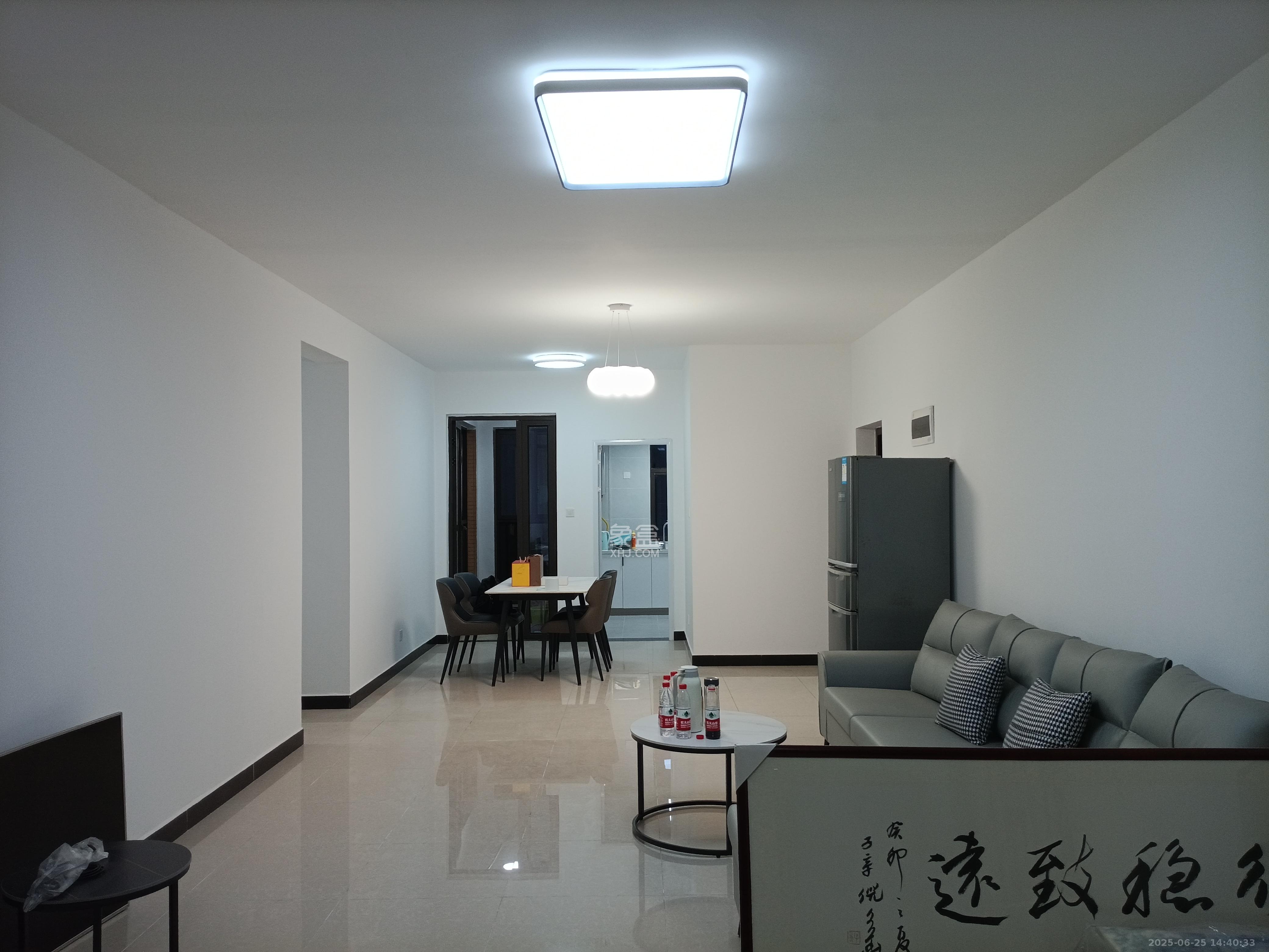 德润小区(丰升德润小区) 4室2厅2卫 3200.0元/月 德润小区(丰升德润小区) 4室2厅2卫 3200.0元/月室内图