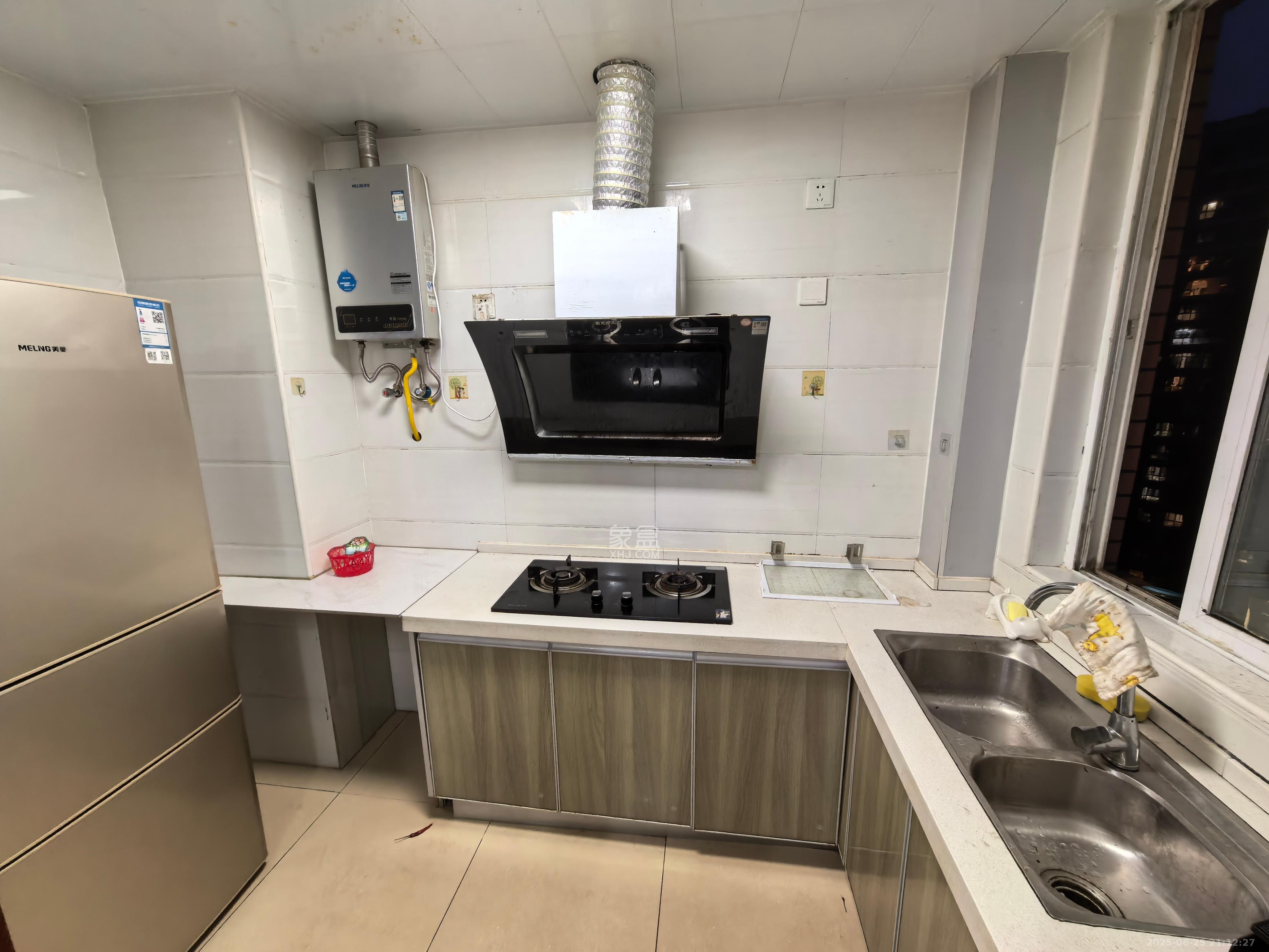 绿地海外滩一期  4室2厅2卫    2400.0元/月 绿地海外滩一期  4室2厅2卫    2400.0元/月室内图