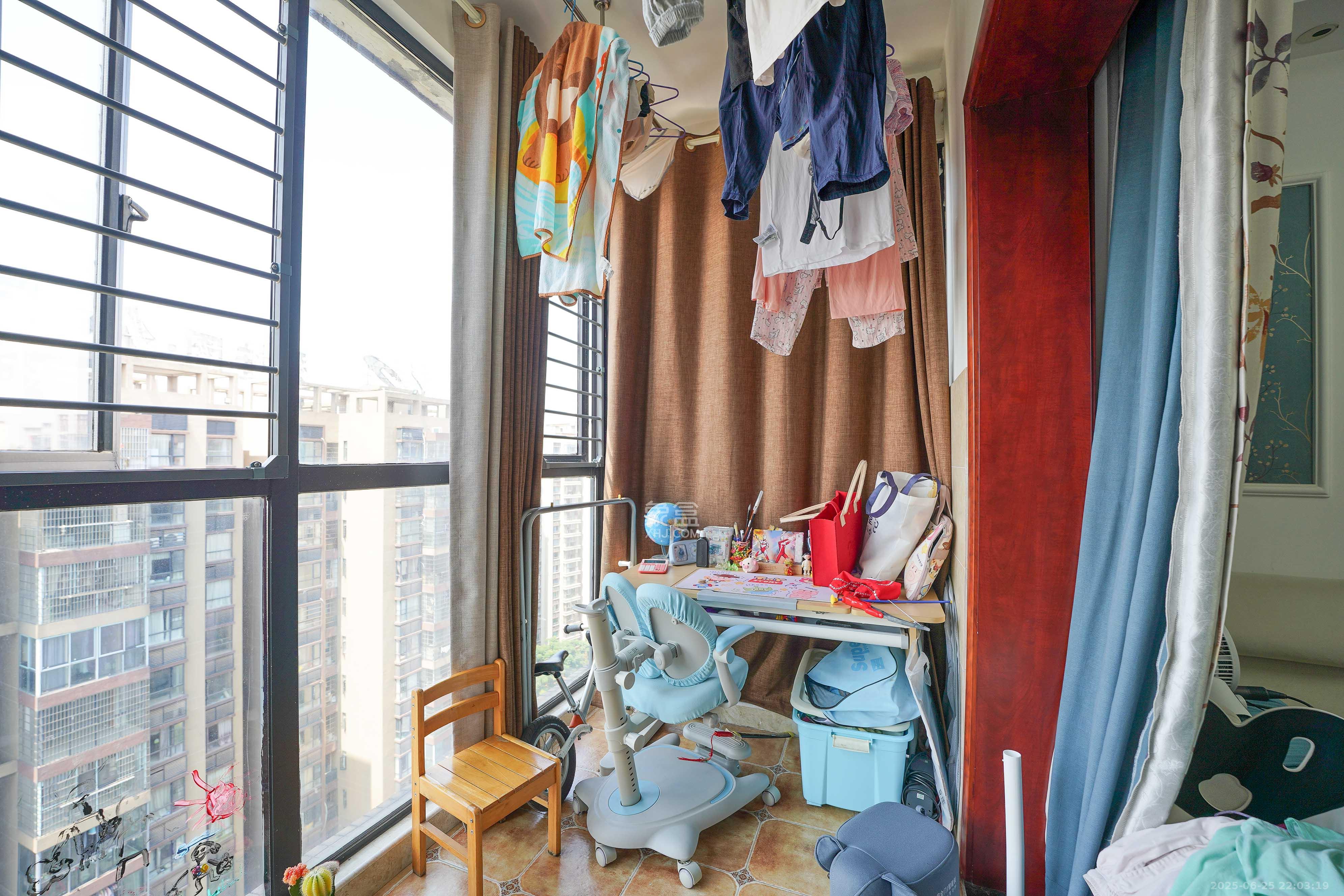 碧桂园公园壹号(凯怡茗苑)  2室2厅2卫    55.0万 碧桂园公园壹号(凯怡茗苑)  2室2厅2卫    55.0万阳台