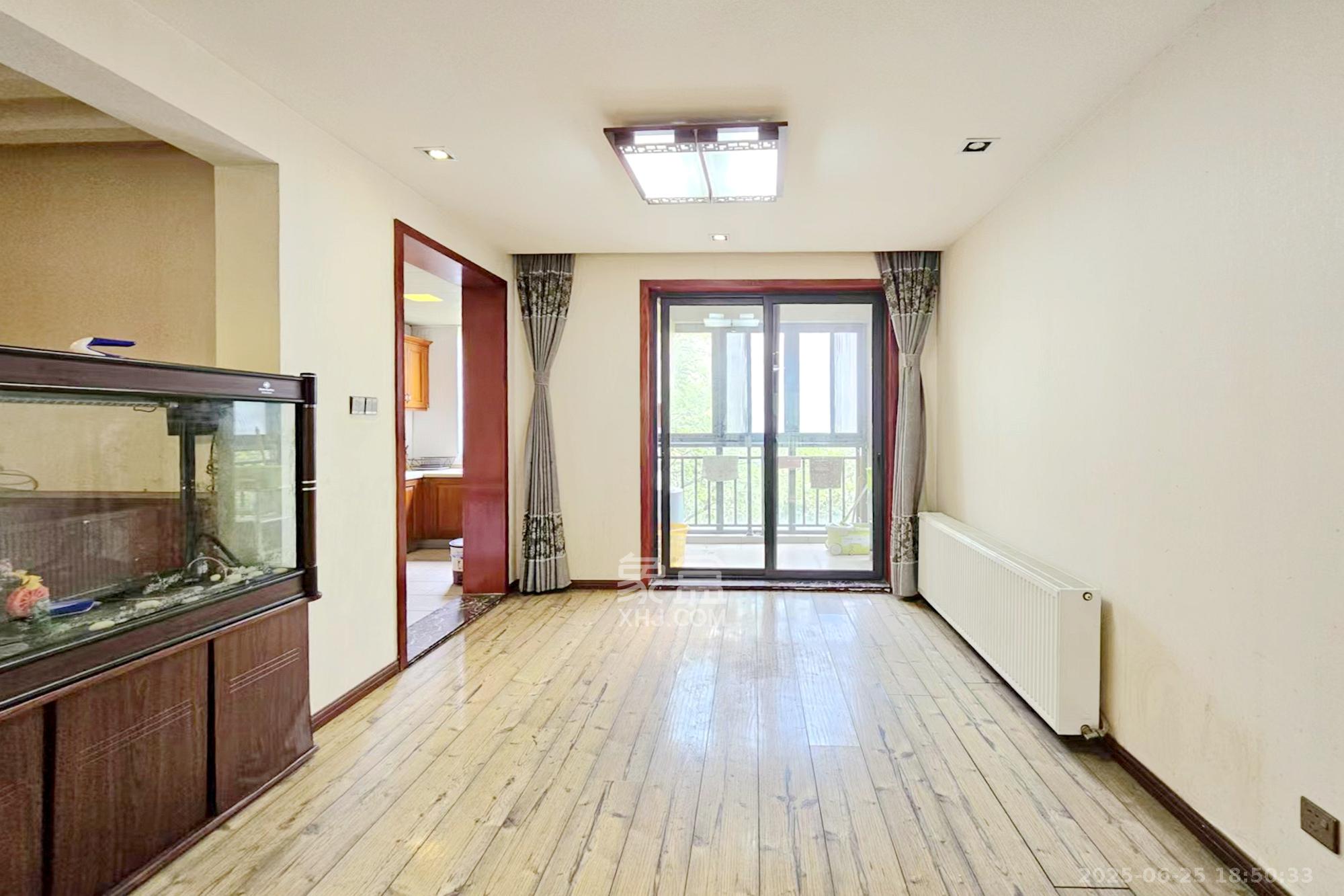 绿城桂花城  4室2厅2卫    190.0万 绿城桂花城  4室2厅2卫    190.0万客厅