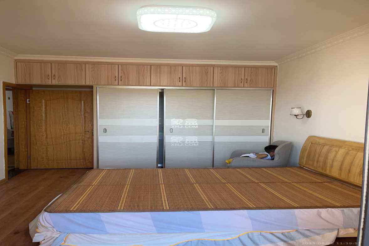 深业睿城 3室2厅2卫 2600.0元/月 深业睿城 3室2厅2卫 2600.0元/月室内图