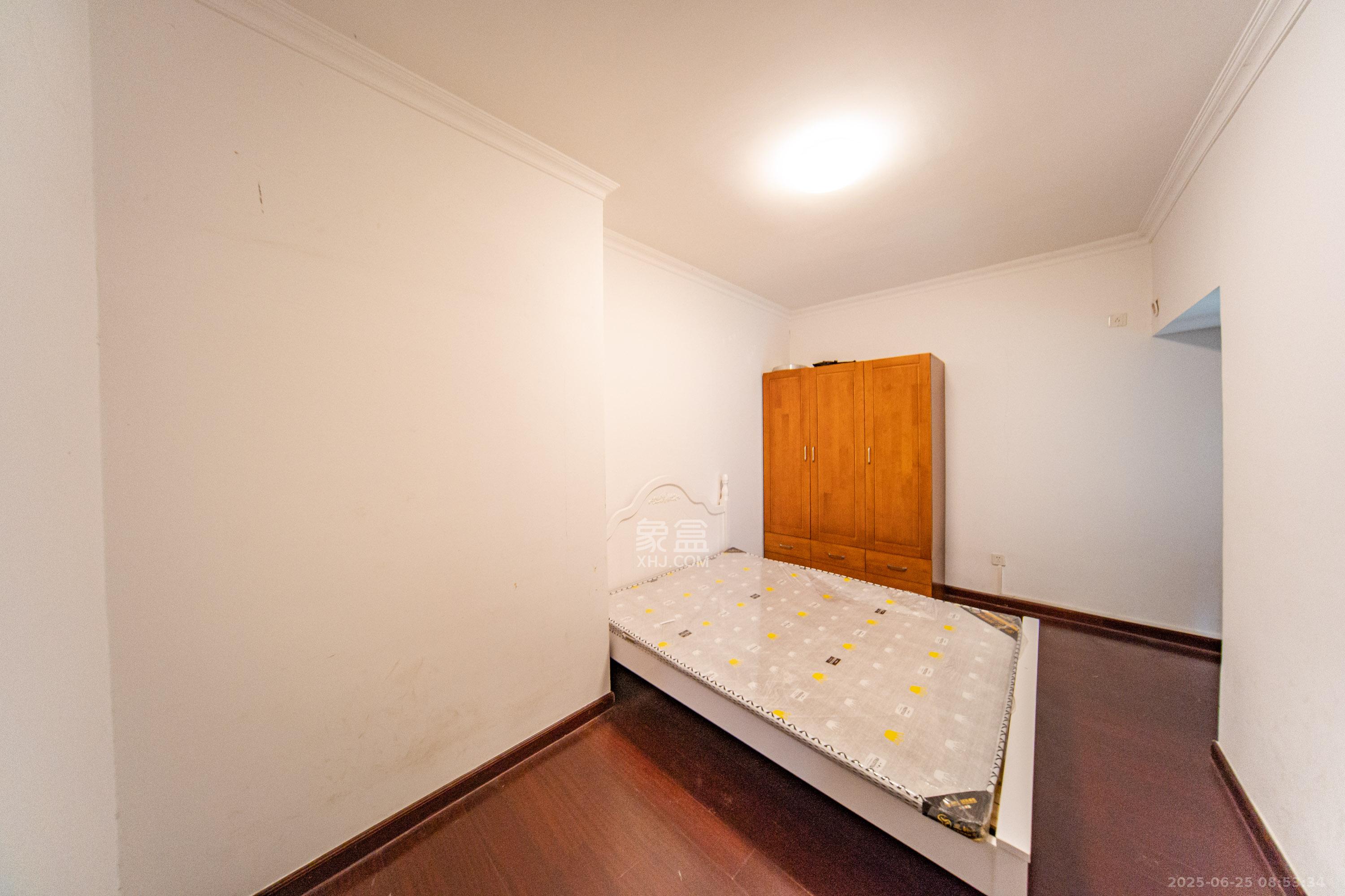 中海国际一期 3室2厅2卫 1800.0元/月 中海国际一期 3室2厅2卫 1800.0元/月室内图