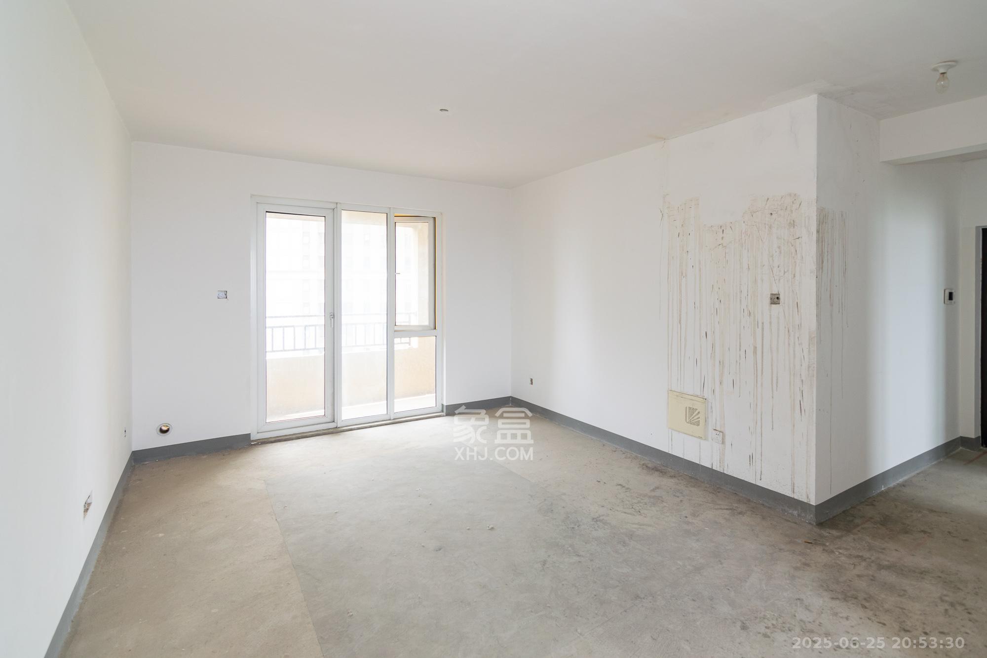 金地三千府(金地湖山樾、金地自在城) 3室2厅1卫 43.8万 金地三千府(金地湖山樾、金地自在城) 3室2厅1卫 43.8万客厅