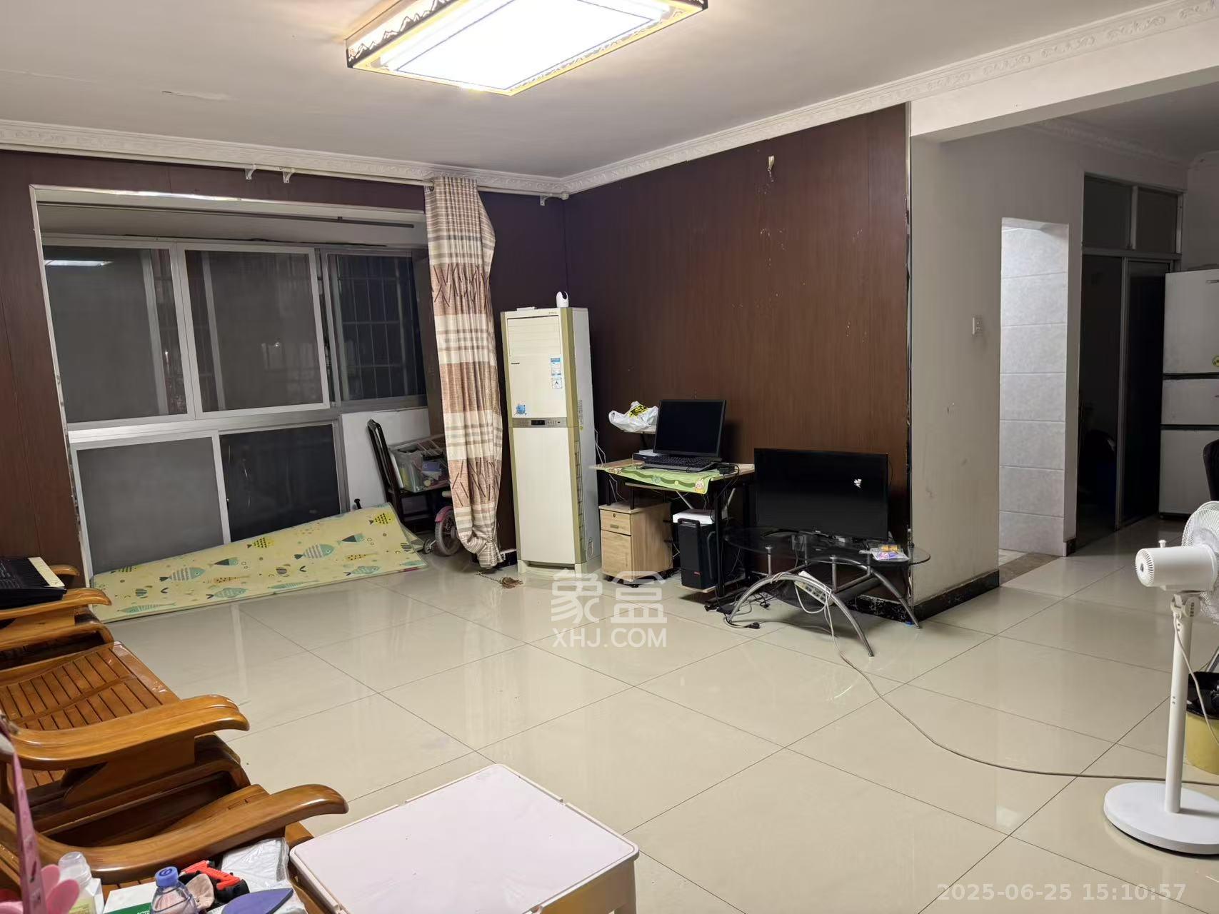 枫华府第  3室2厅2卫    1800.0元/月室内图