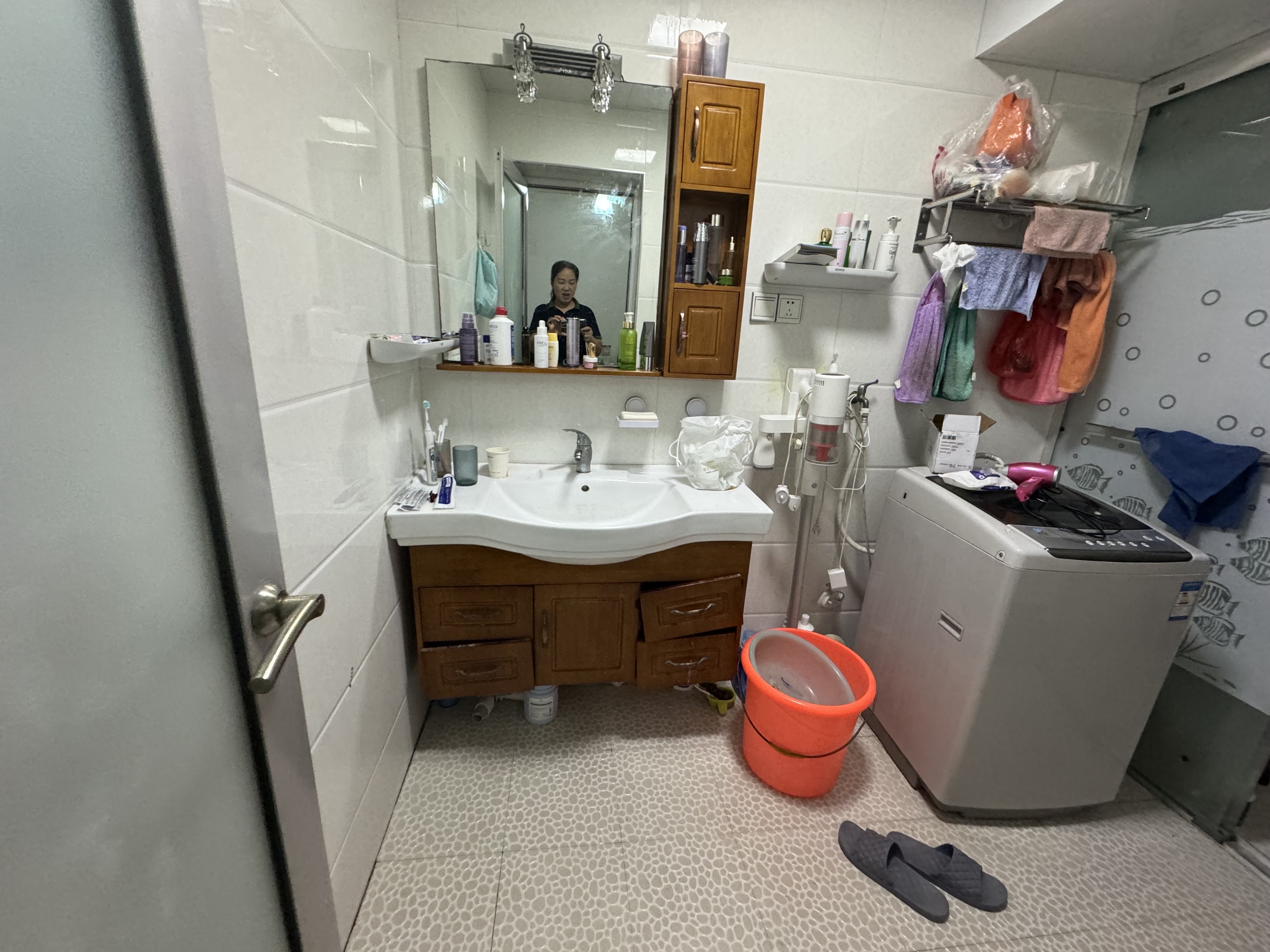 八一橡胶厂(长青中街) 3室2厅1卫 52.8万 八一橡胶厂(长青中街) 3室2厅1卫 52.8万客厅