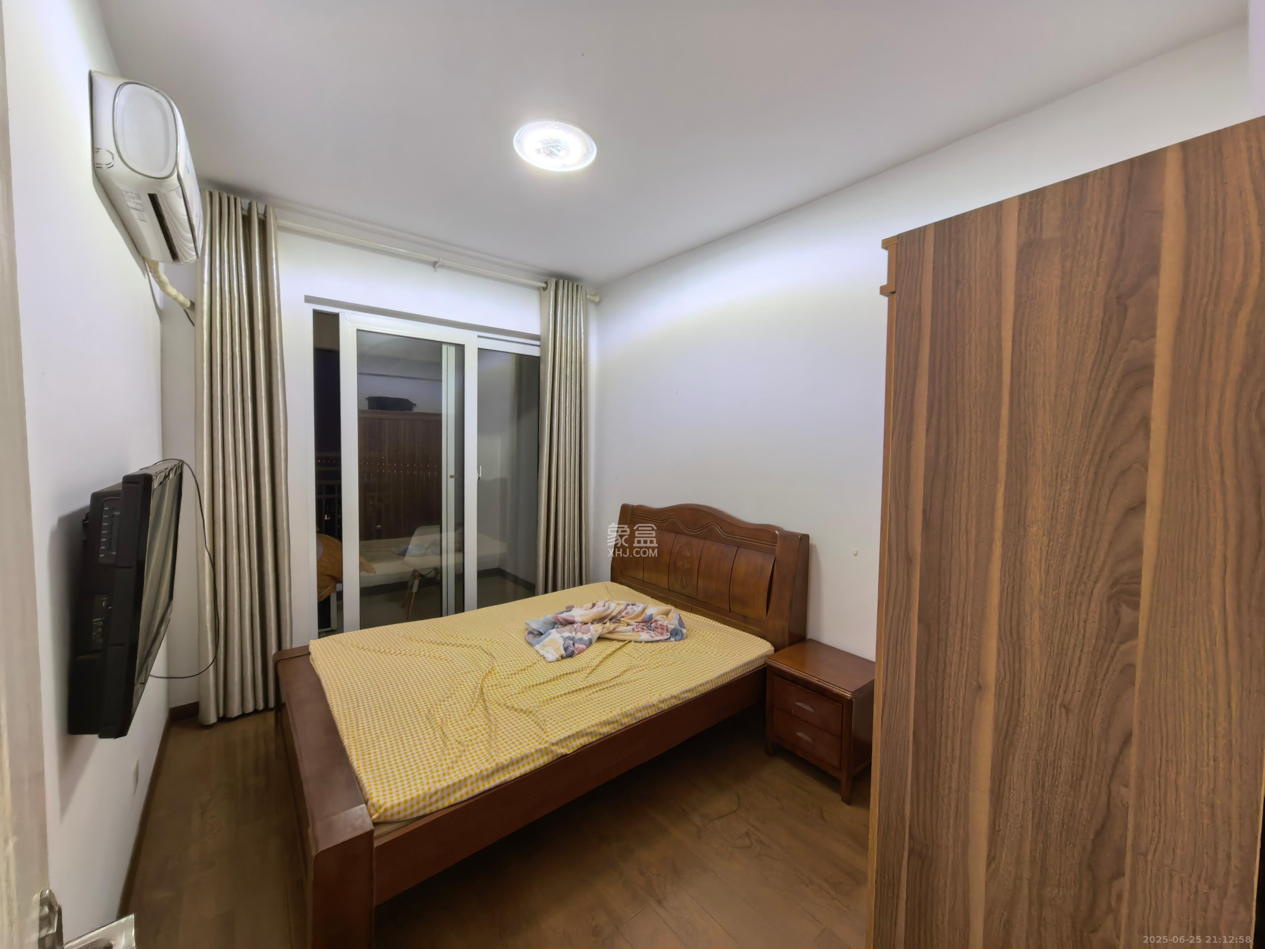 绿地海外滩一期  4室2厅2卫    2400.0元/月 绿地海外滩一期  4室2厅2卫    2400.0元/月室内图