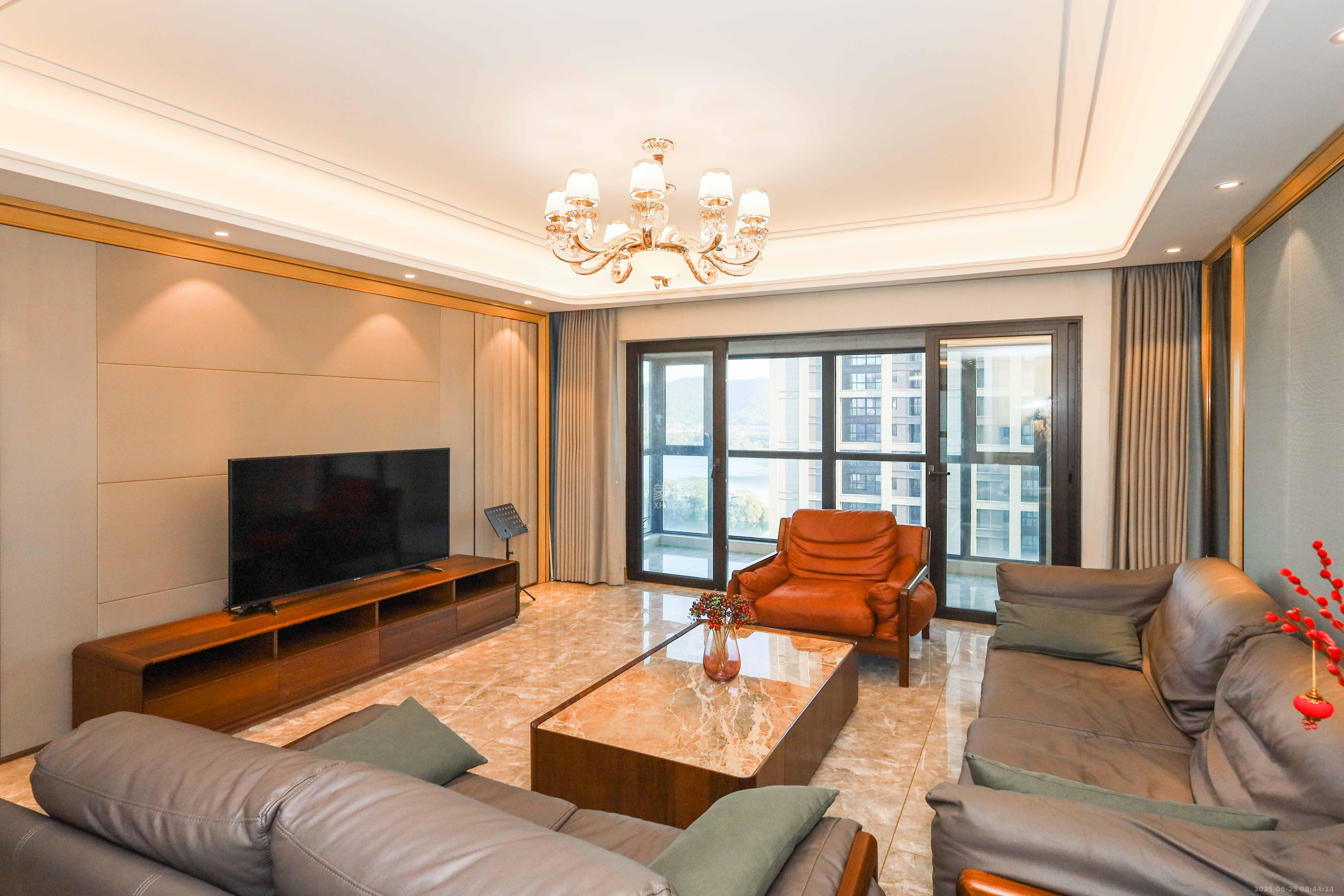 晟通牡丹舸  3室2厅2卫    310.0万 晟通牡丹舸  3室2厅2卫    310.0万客厅