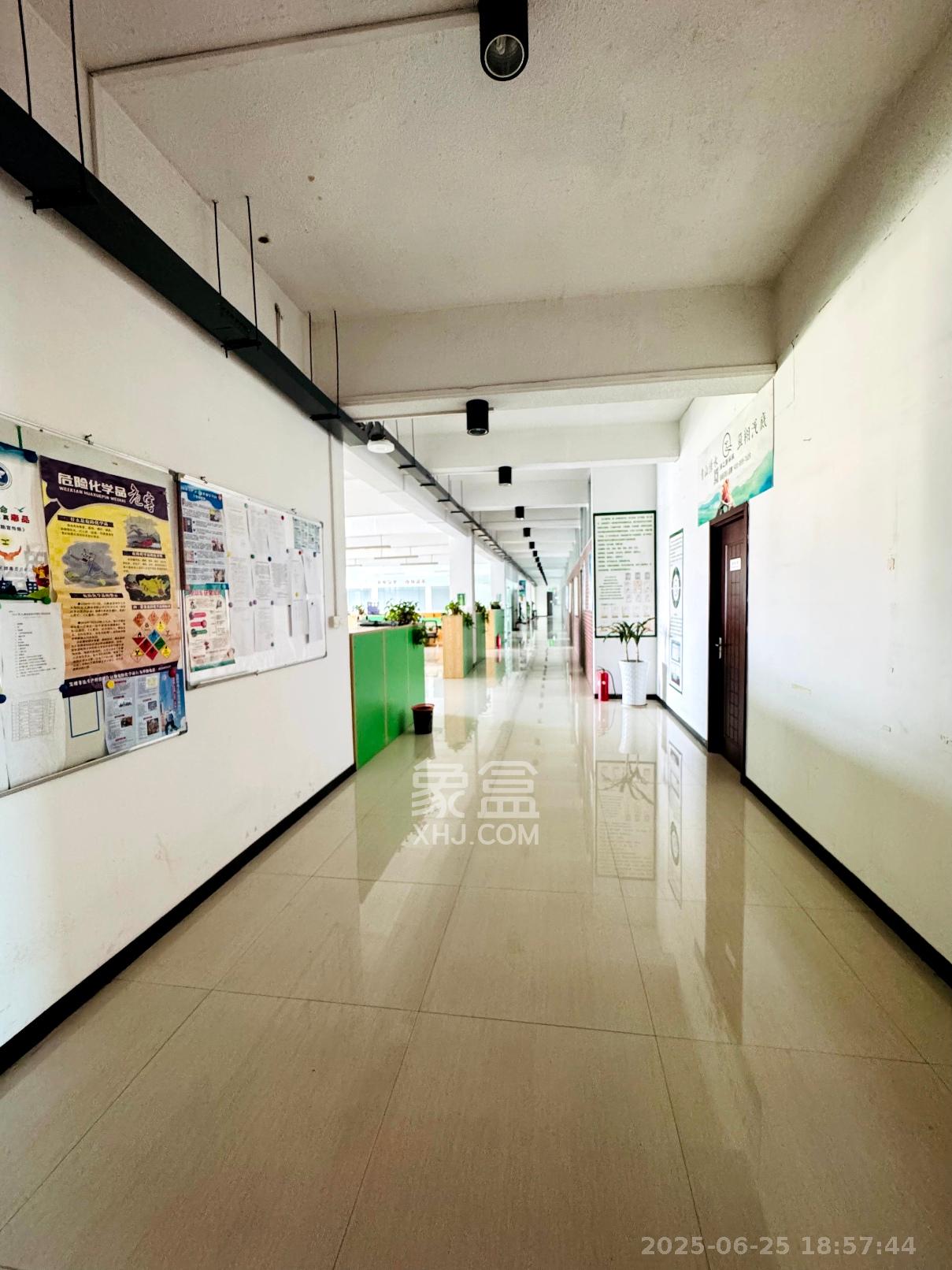 国际企业中心   814.75㎡      20400.0元/月