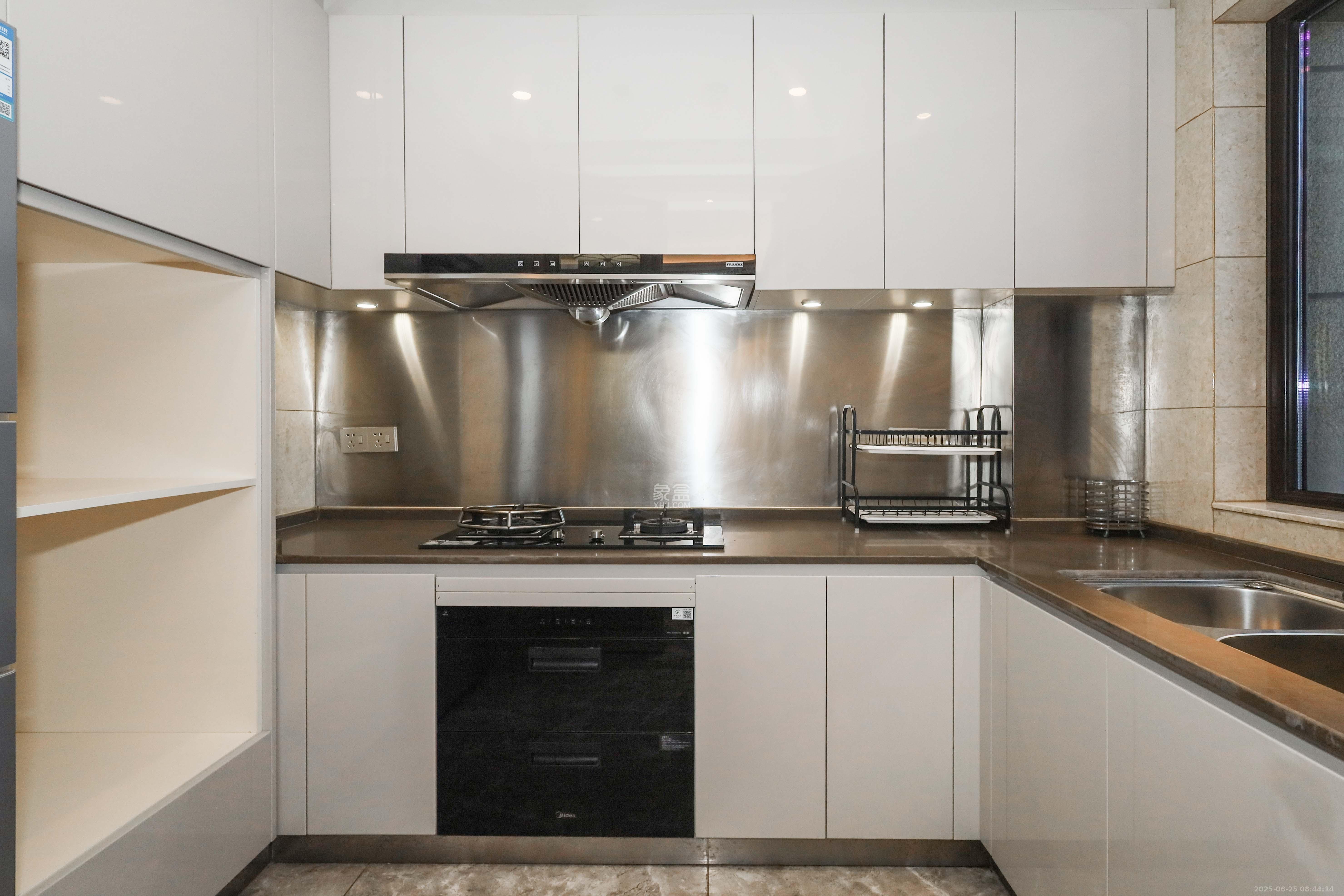 晟通牡丹舸  3室2厅2卫    310.0万 晟通牡丹舸  3室2厅2卫    310.0万厨房