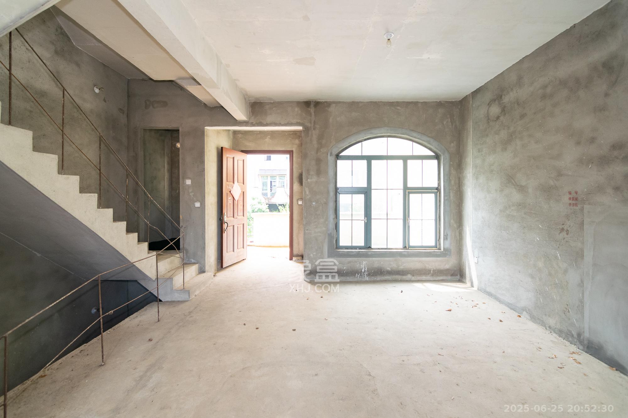 中粮北纬28°别墅  3室2厅3卫    378.0万 中粮北纬28°别墅  3室2厅3卫    378.0万客厅